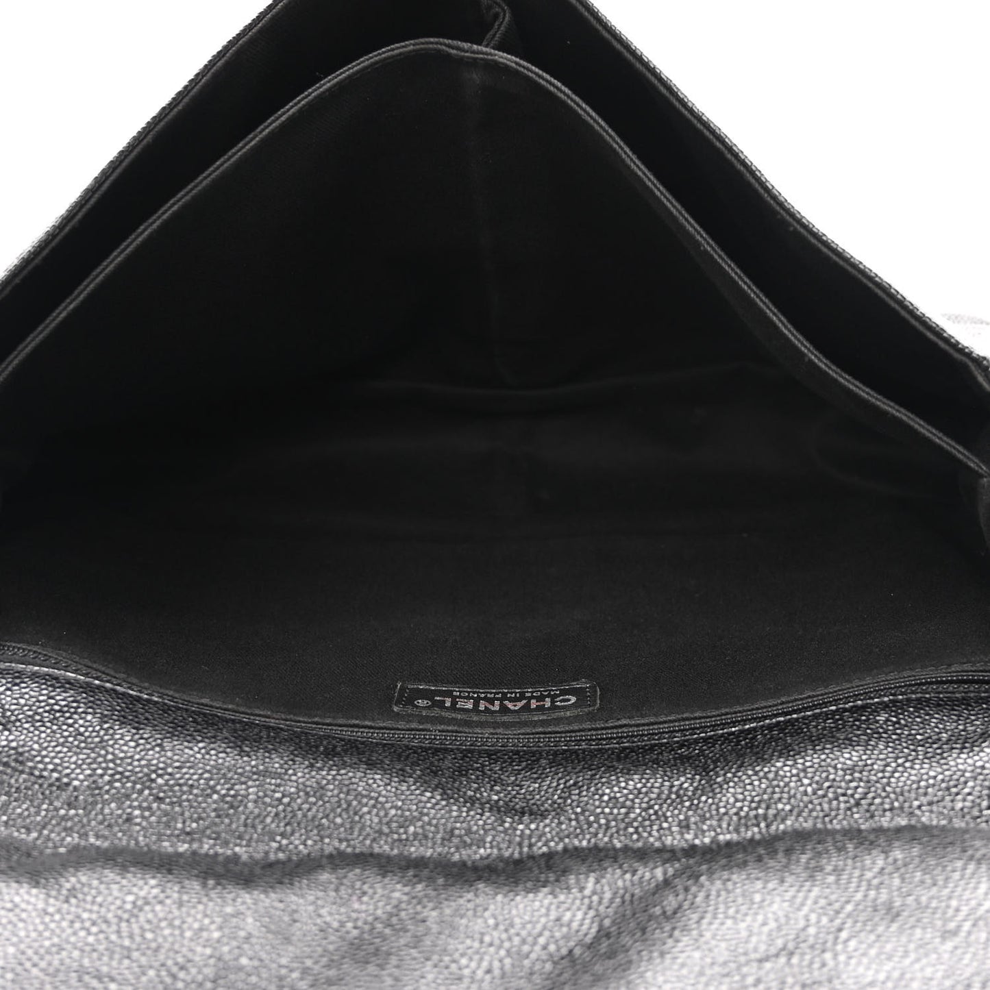 Grained Calfskin Large Natural Beauty Flap Black