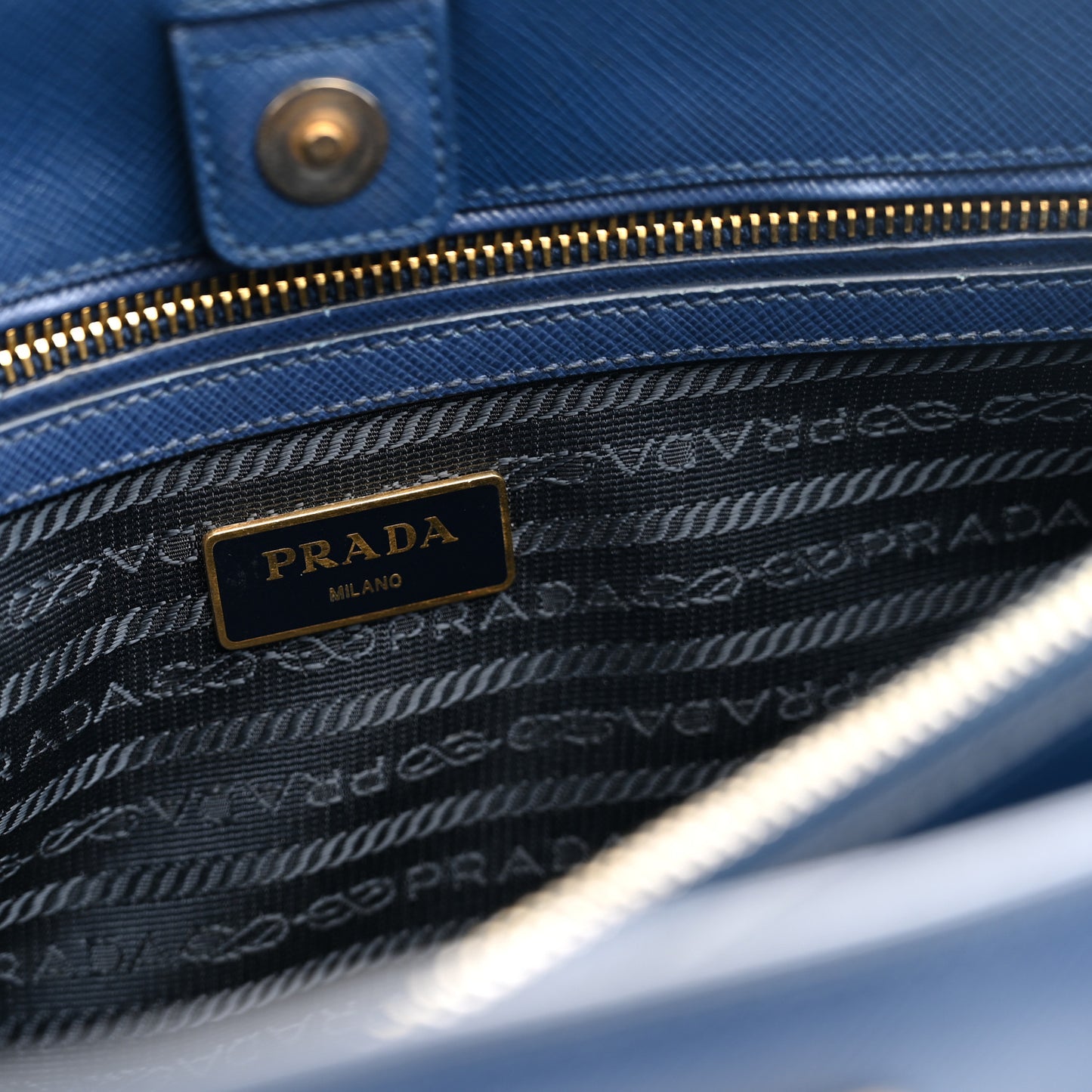 Saffiano Lux Medium Tote Bluette