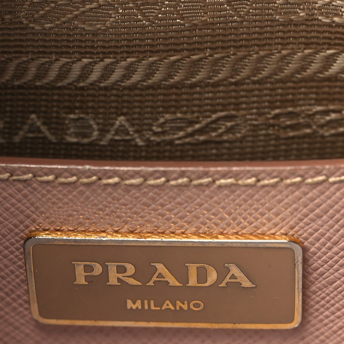 Saffiano Medium Galleria Double Zip Tote Cammeo