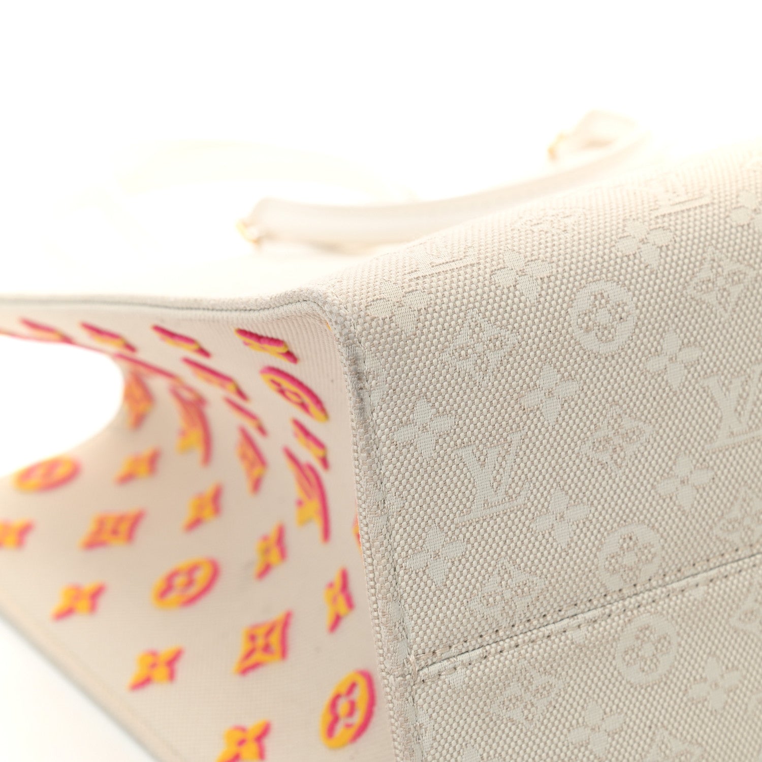 Louis Vuitton Jacquard Embroidered Tufted Monogram Hawaii Onthego GM Cream 11 of 14