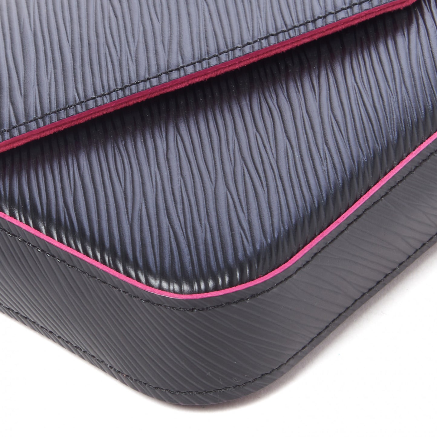 Epi Pochette Felicie Black Hot Pink