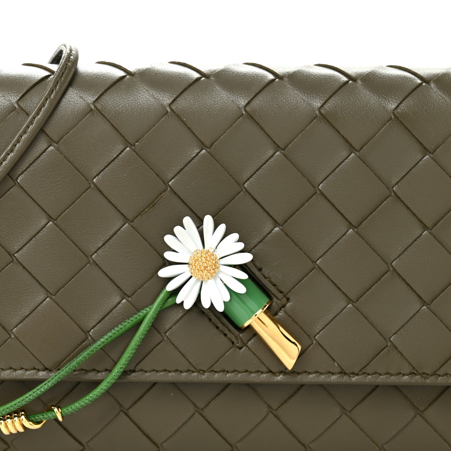 Bottega Veneta Nappa Enamel Intrecciato Daisy Andiamo Pouch Daisy Flow 7 of 9