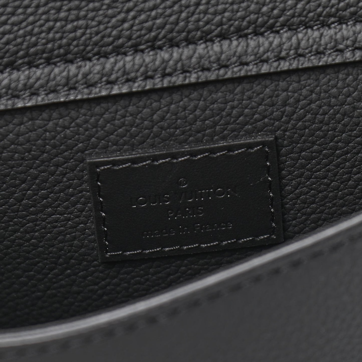 Grained Calfskin Aerogram Slingbag Black
