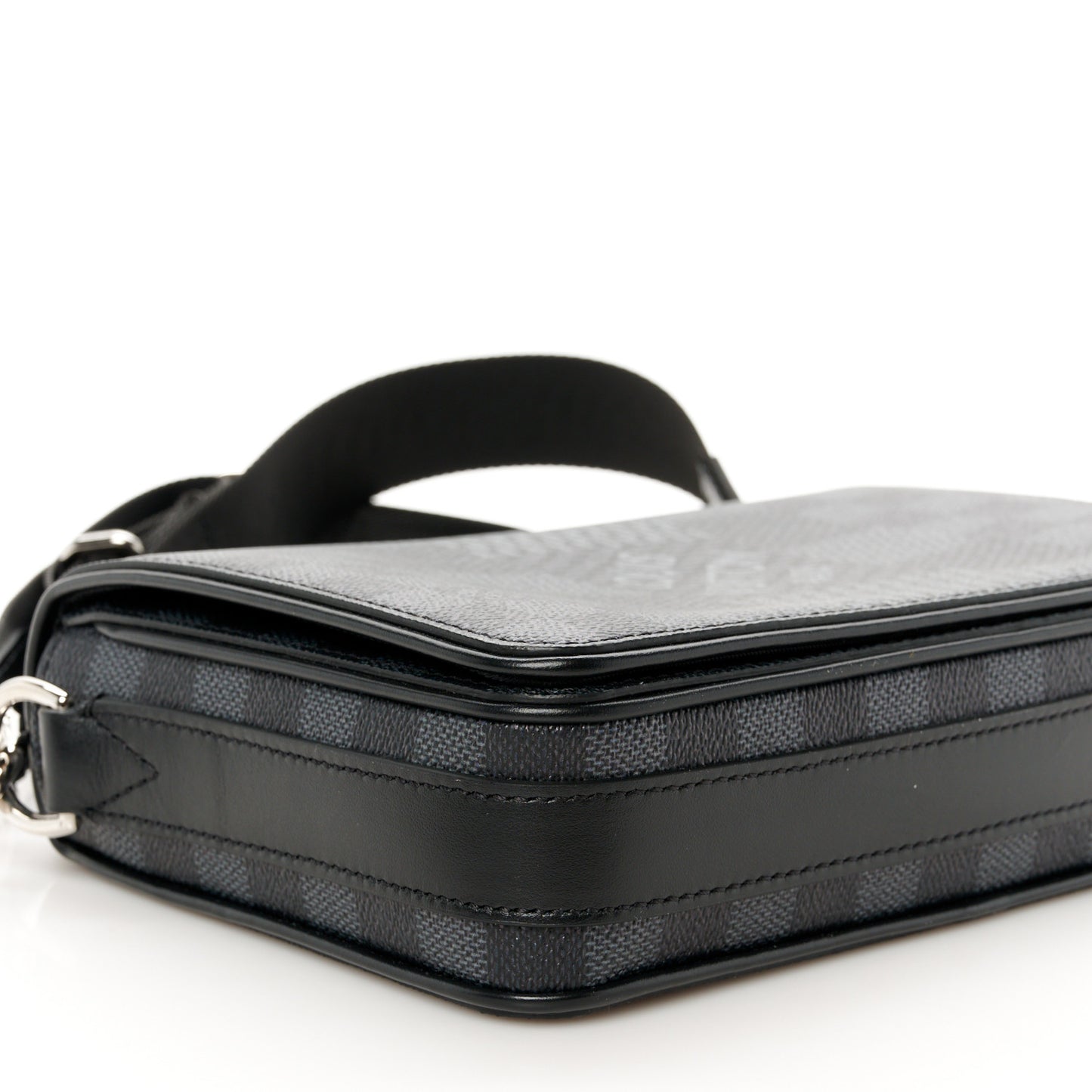 Damier Graphite 3D Studio Messenger