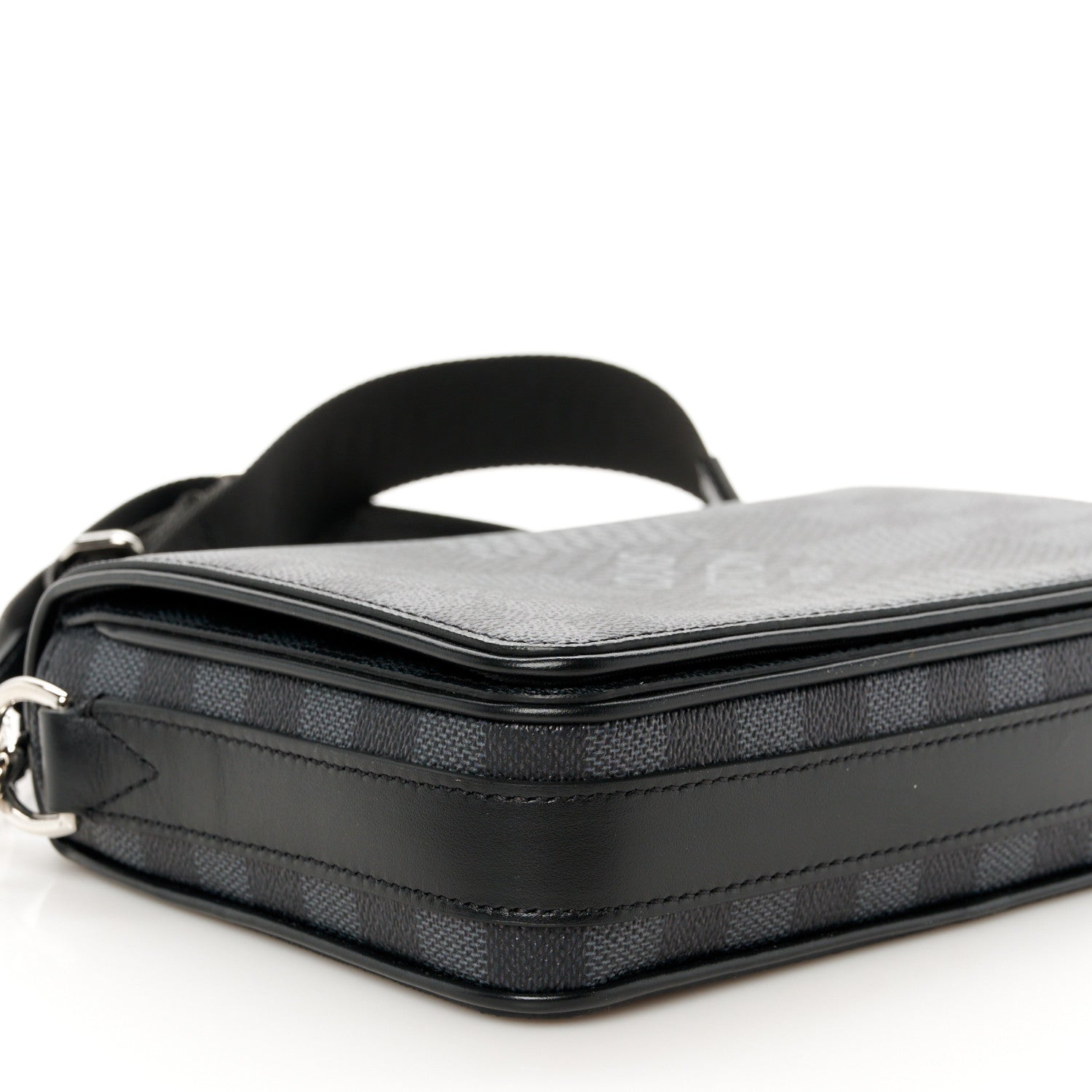 Louis Vuitton Damier Graphite 3D Studio Messenger 8 of 10