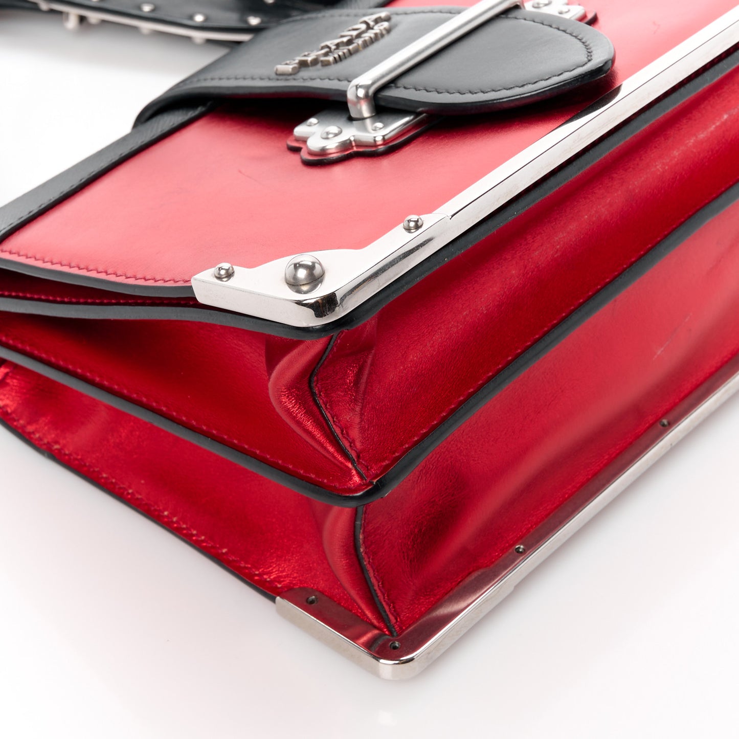 City Calf Saffiano Cahier Bag Rosso Mordore Black