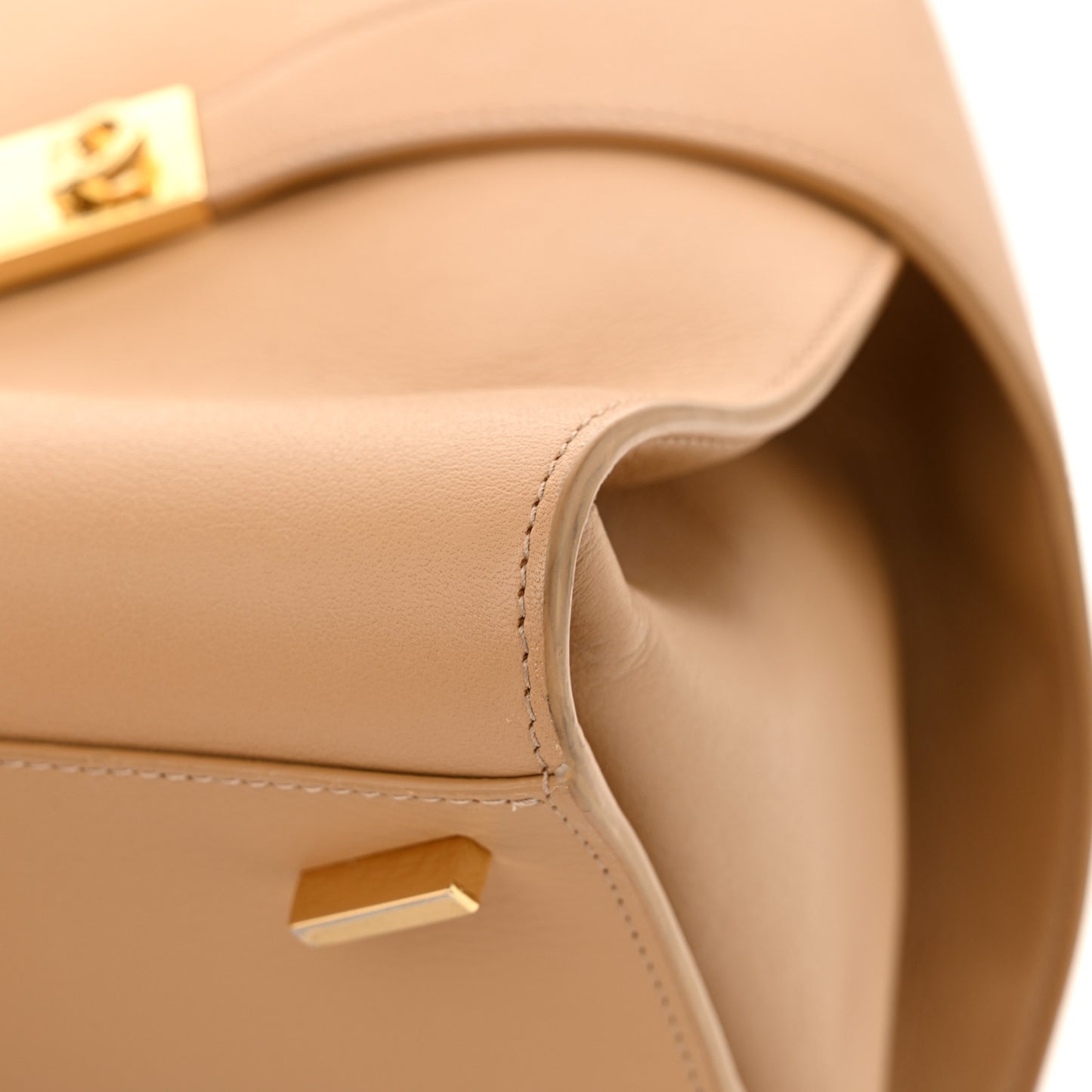 Natural Grain Calfskin Small Hug Bag Light Caramel