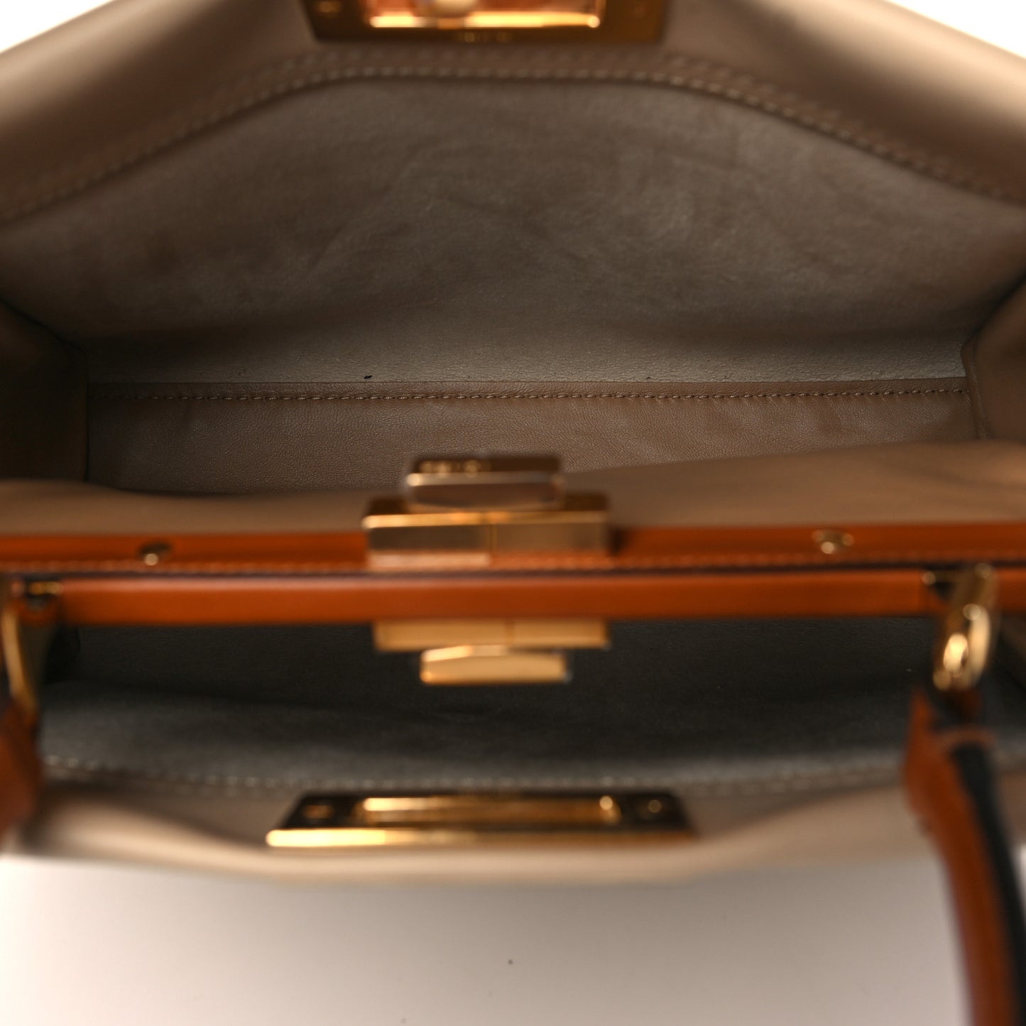 Vitello Seta Shiny Nappa Medium Peekaboo Iconic Satchel Deserto Mou