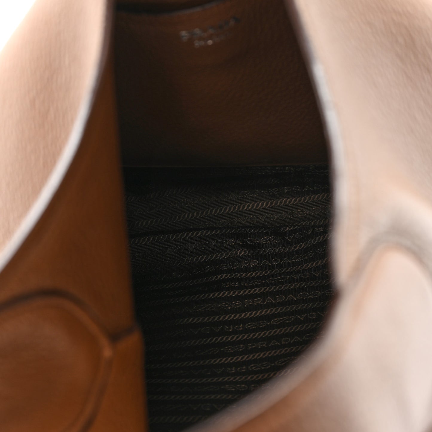 Vitello Daino Medium Pocket Hobo Bag Cannella