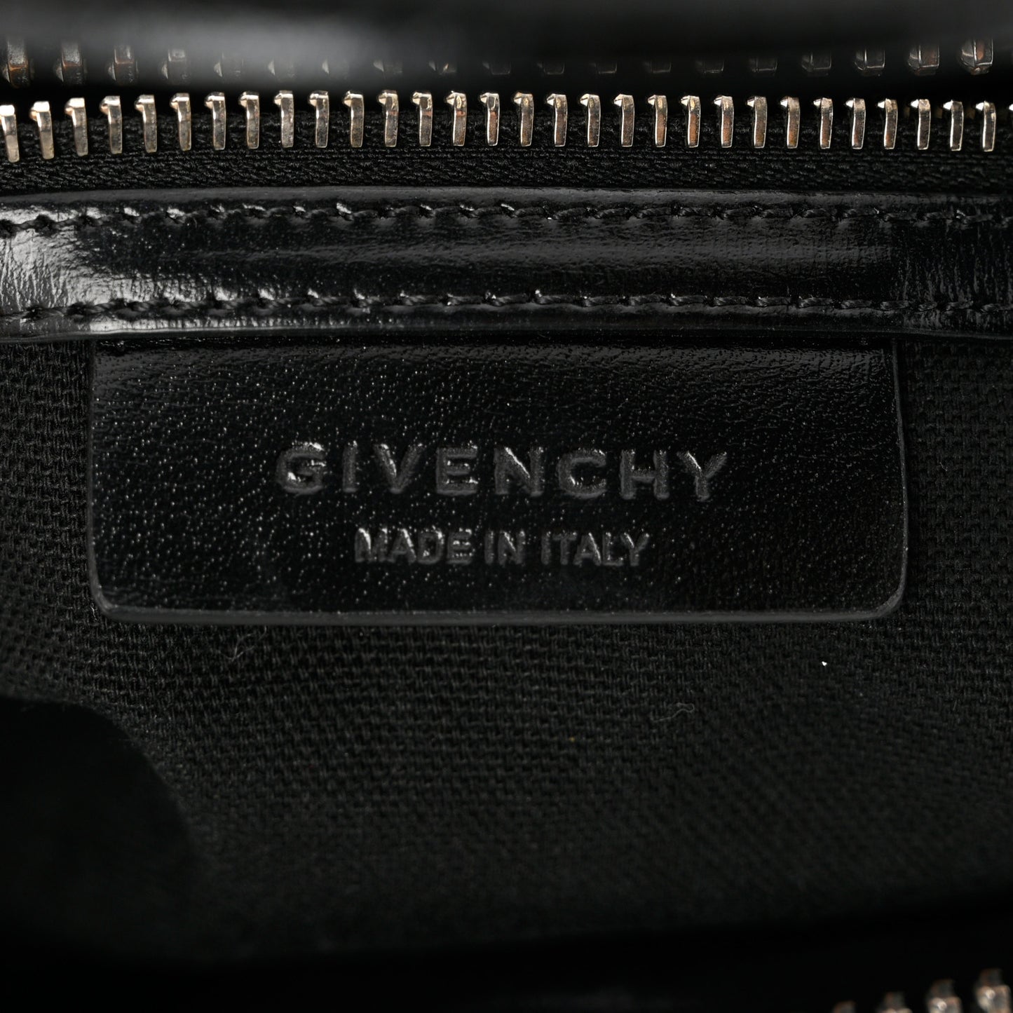 Shiny Lord Calfskin Medium Antigona Black