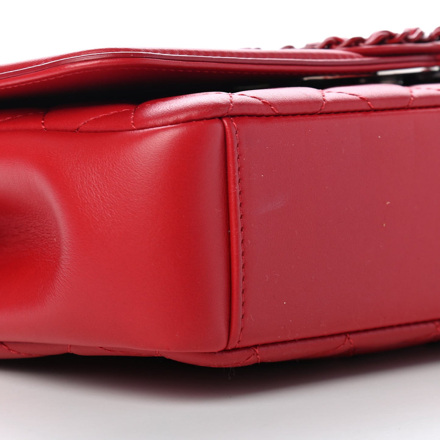 Calfskin Quilted Medium CC Filigree Flap Red