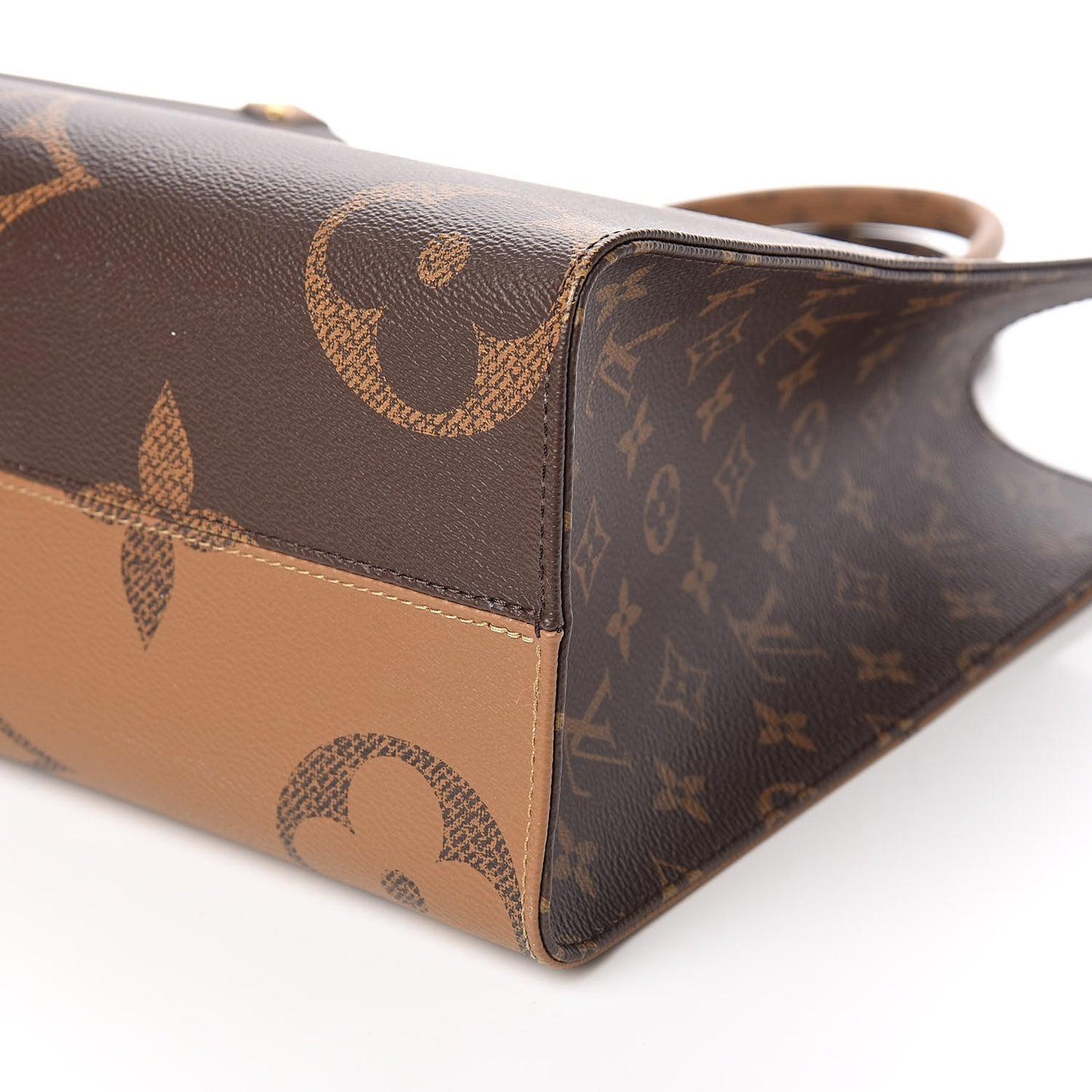 Reverse Monogram Giant Onthego MM