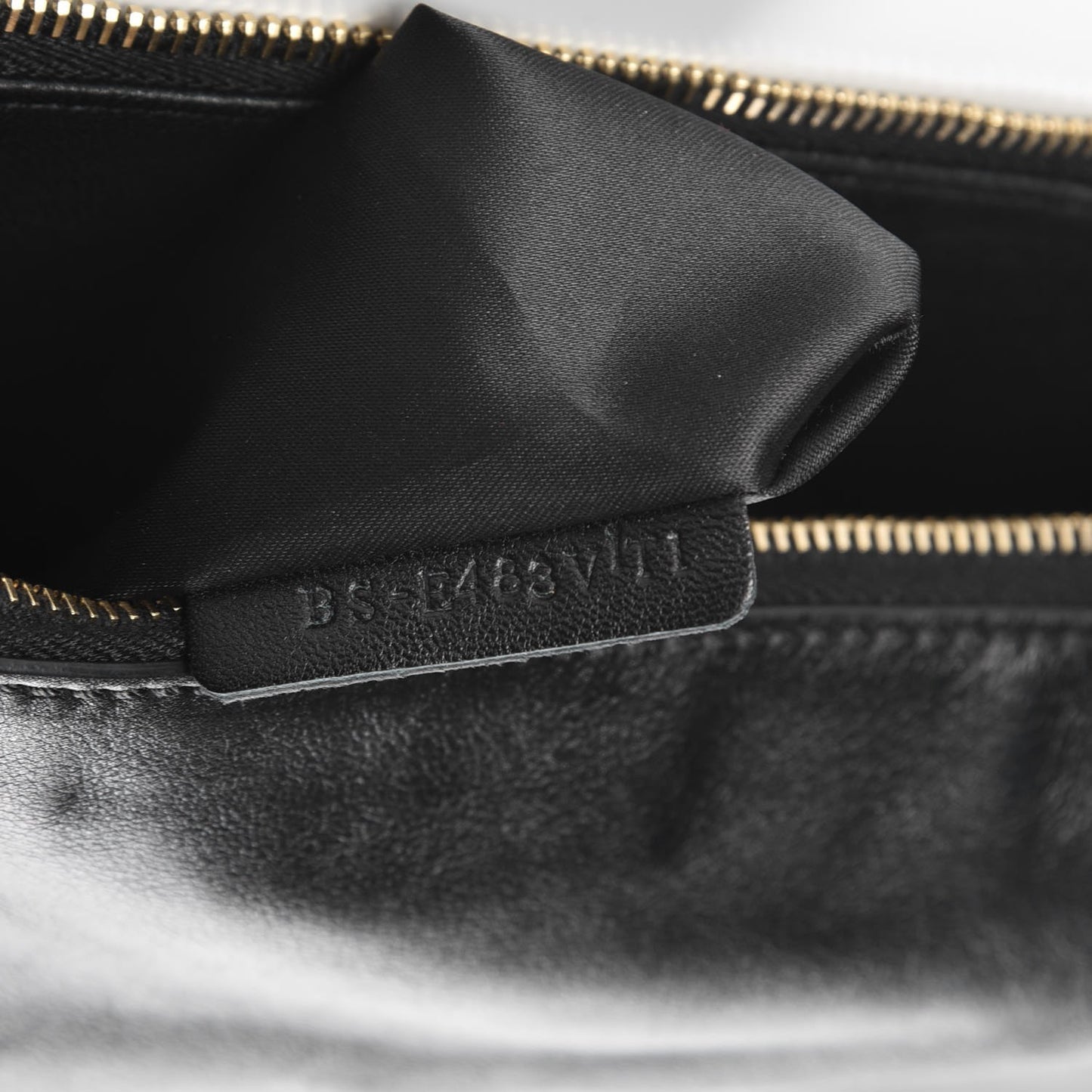 Vitello Hobo Black
