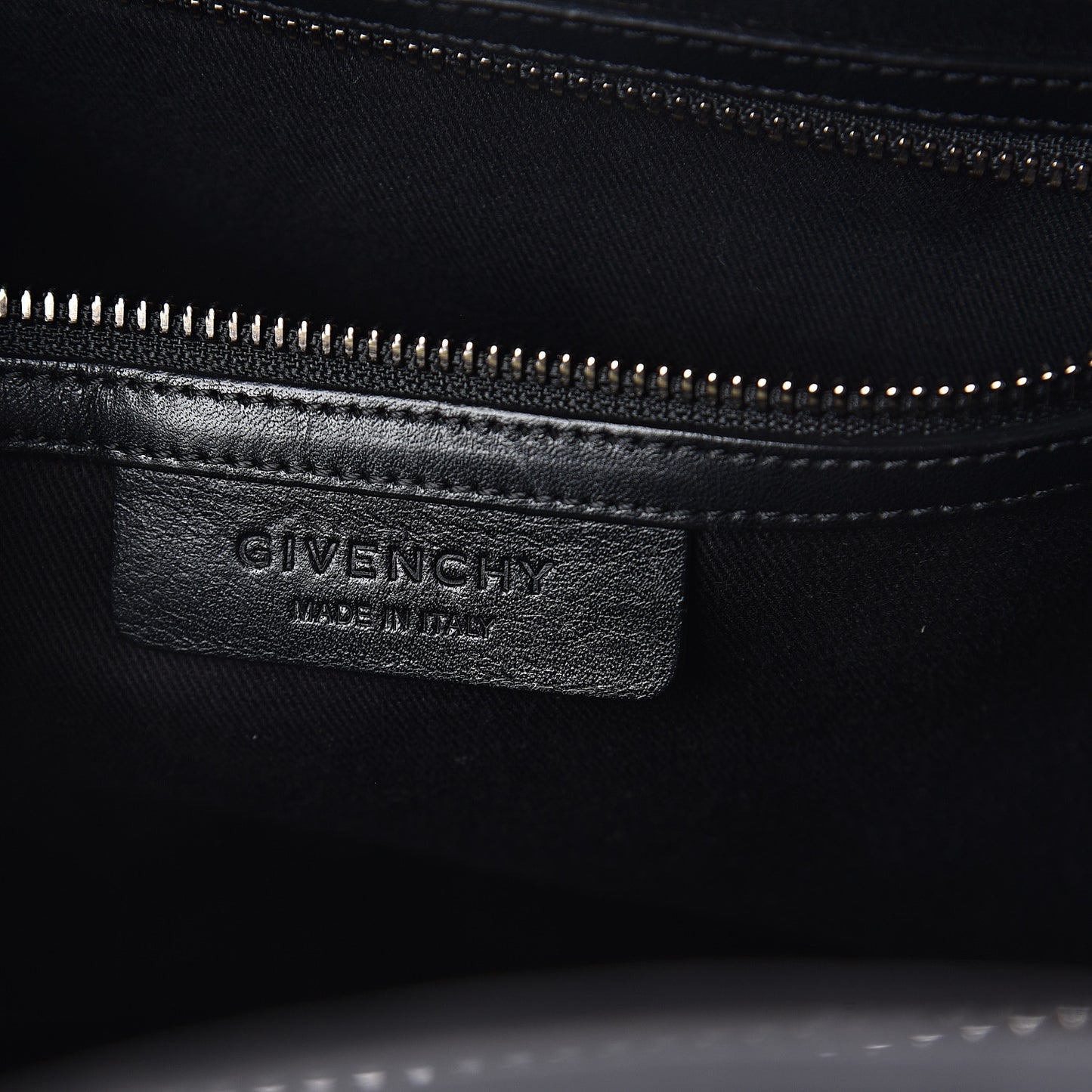 Sugar Goatskin Medium Antigona Black