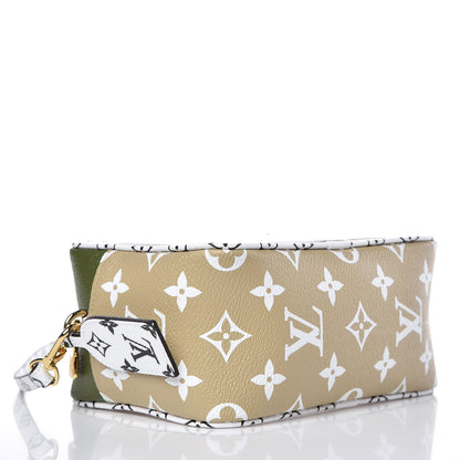 Louis Vuitton Monogram Giant Beach Pouch Kaki 4 of 7
