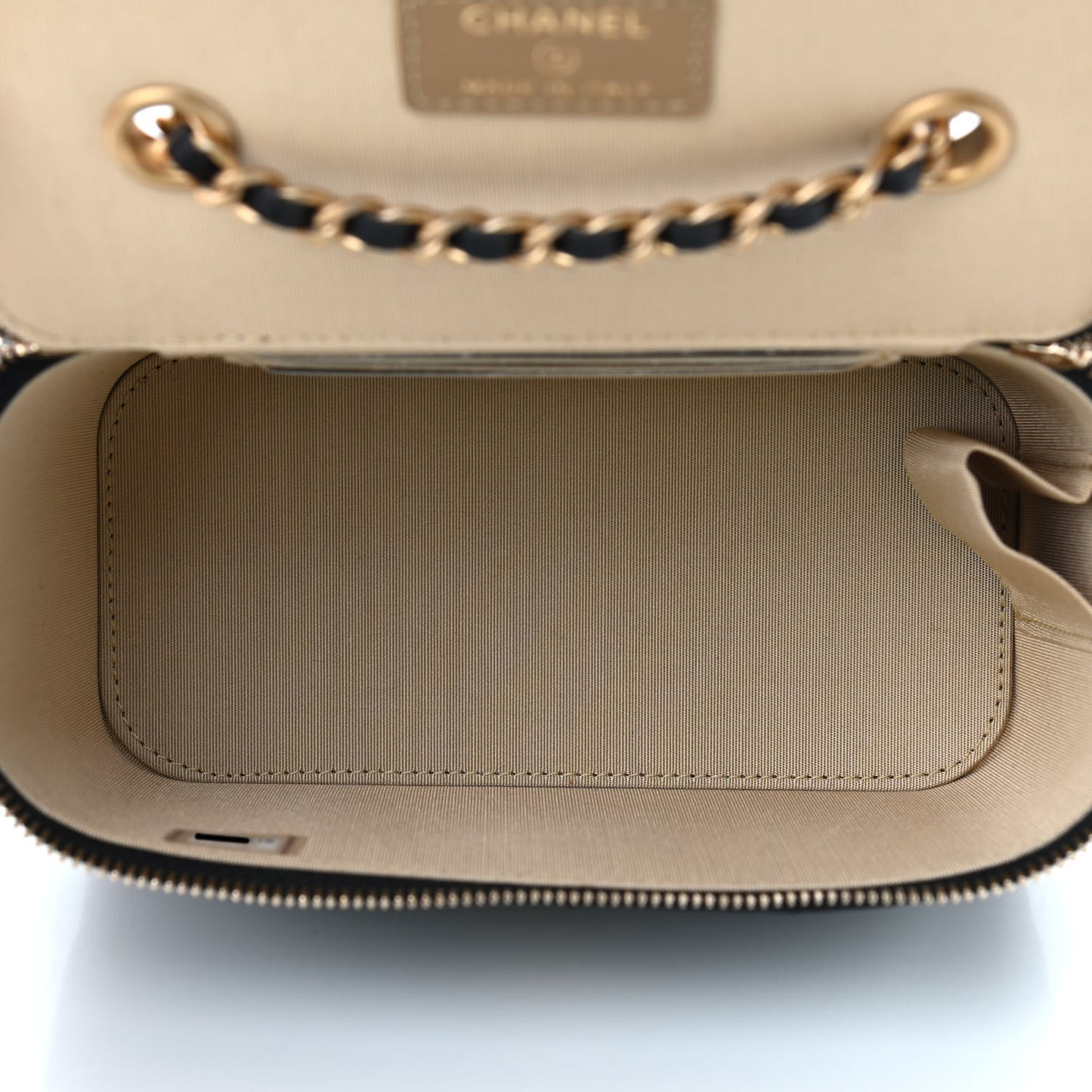 Lambskin Quilted Pearl Crush Small Vanity Case With Chain Black