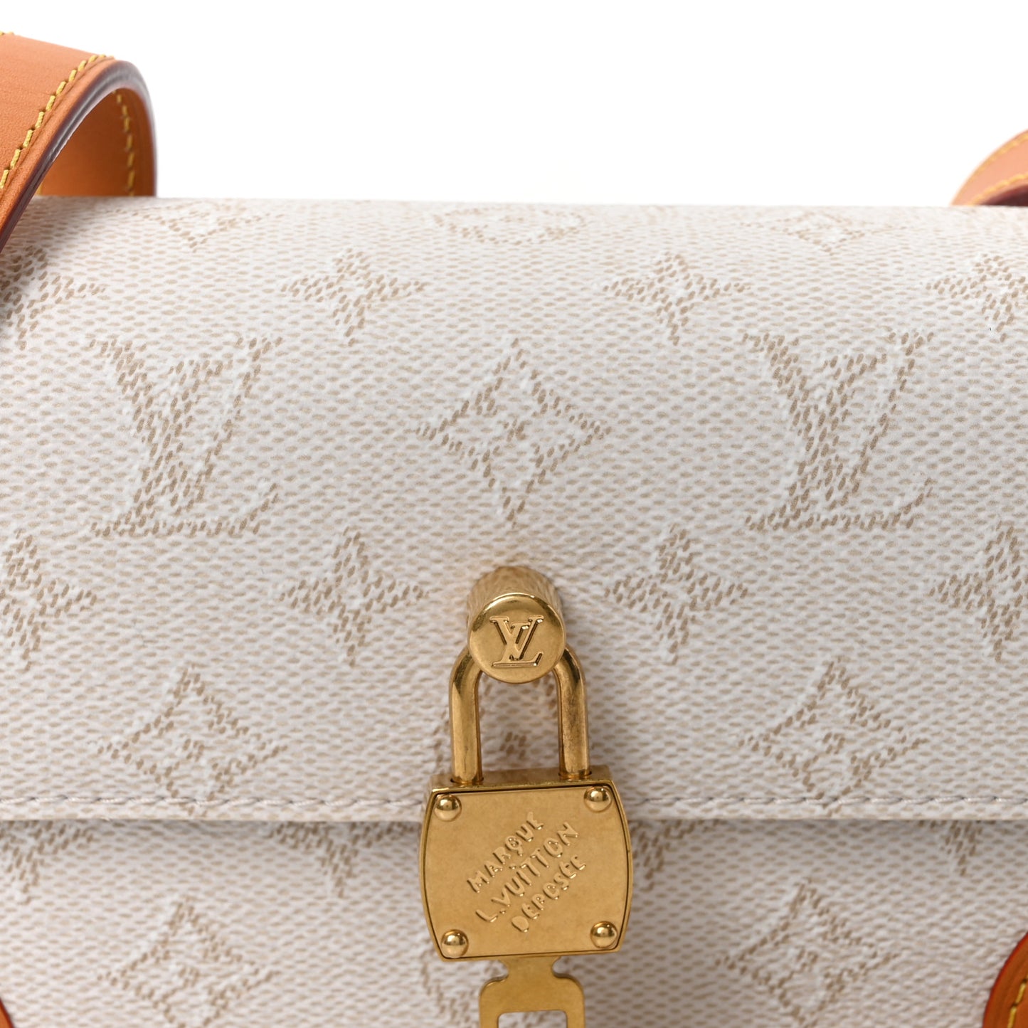 Heritage Monogram Steamer Wearable Wallet Off White