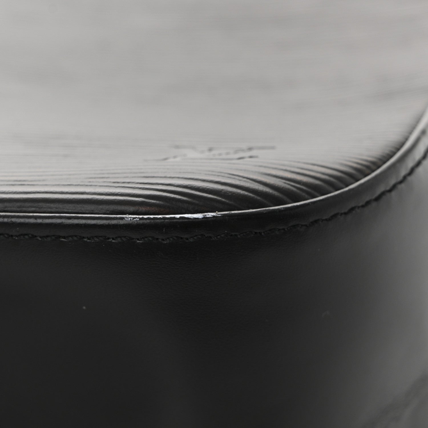 Louis Vuitton Epi Looping MM Black 10 of 11