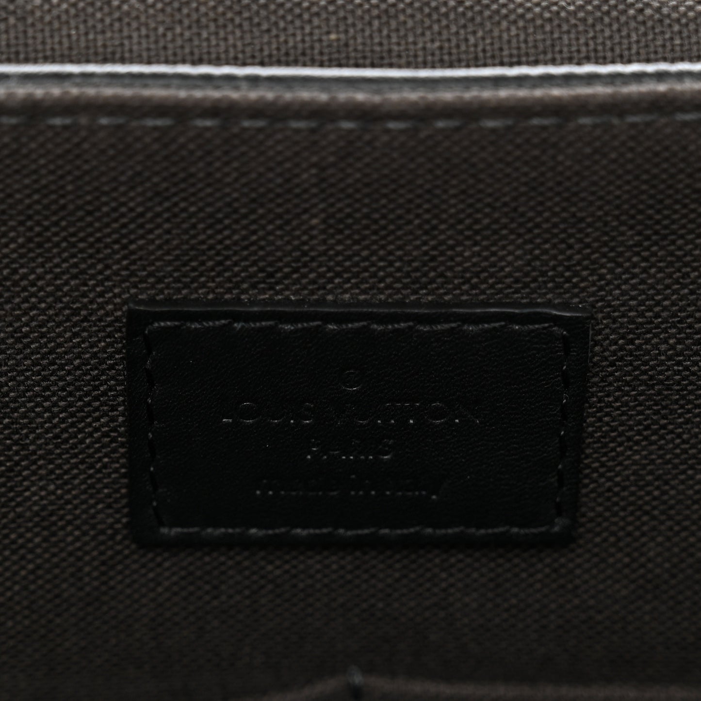Damier Infini District Messenger Onyx