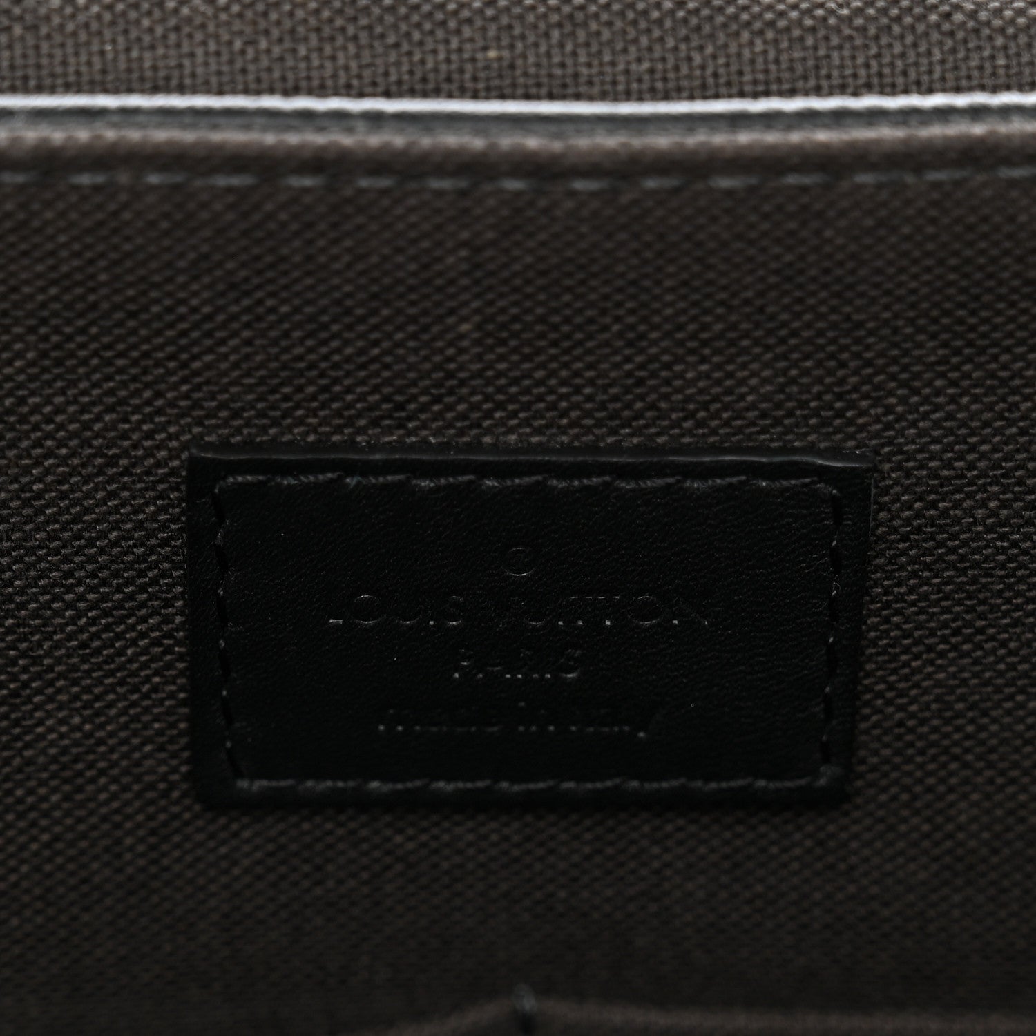 Louis Vuitton Damier Infini District Messenger Onyx 6 of 9