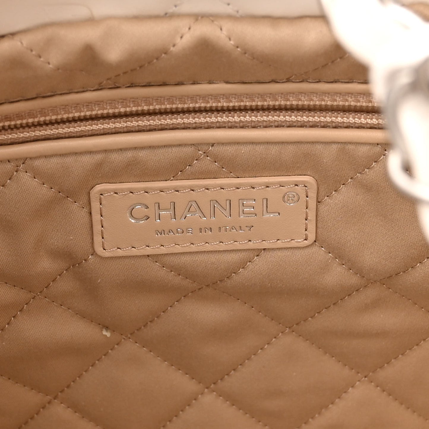 Shiny Calfskin Quilted Chanel 22 White