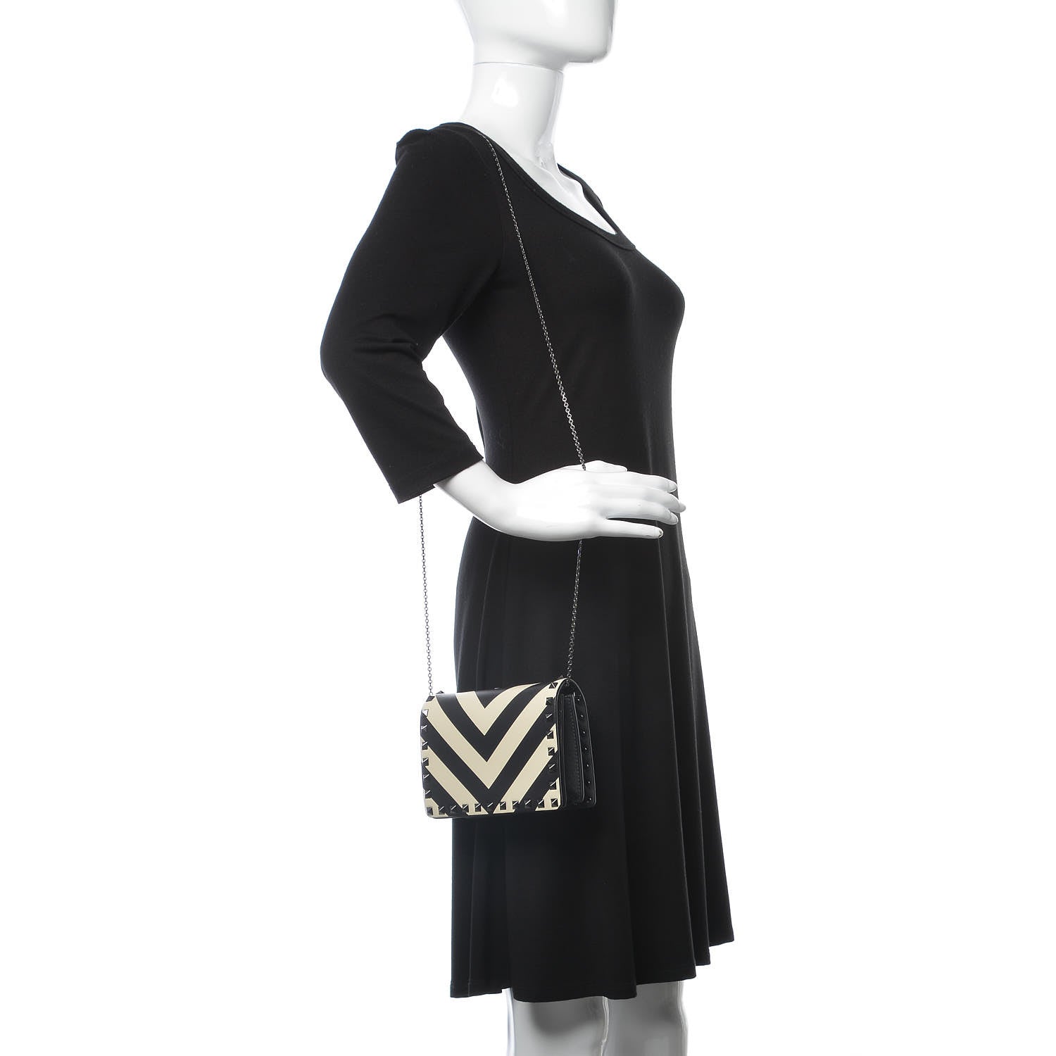 Valentino Garavani Vitello Chevron Rockstud Wallet on Chain Light Ivory Black 2 of 7