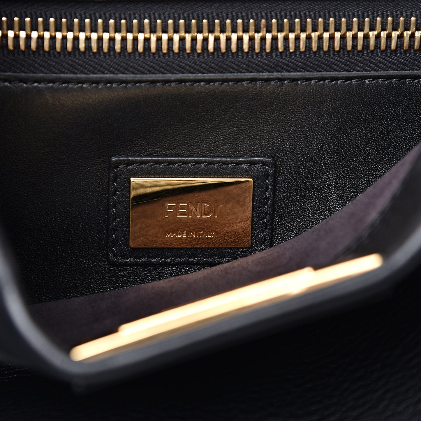 Vitello Seta Shiny Nappa Medium Peekaboo Iconic Satchel Black