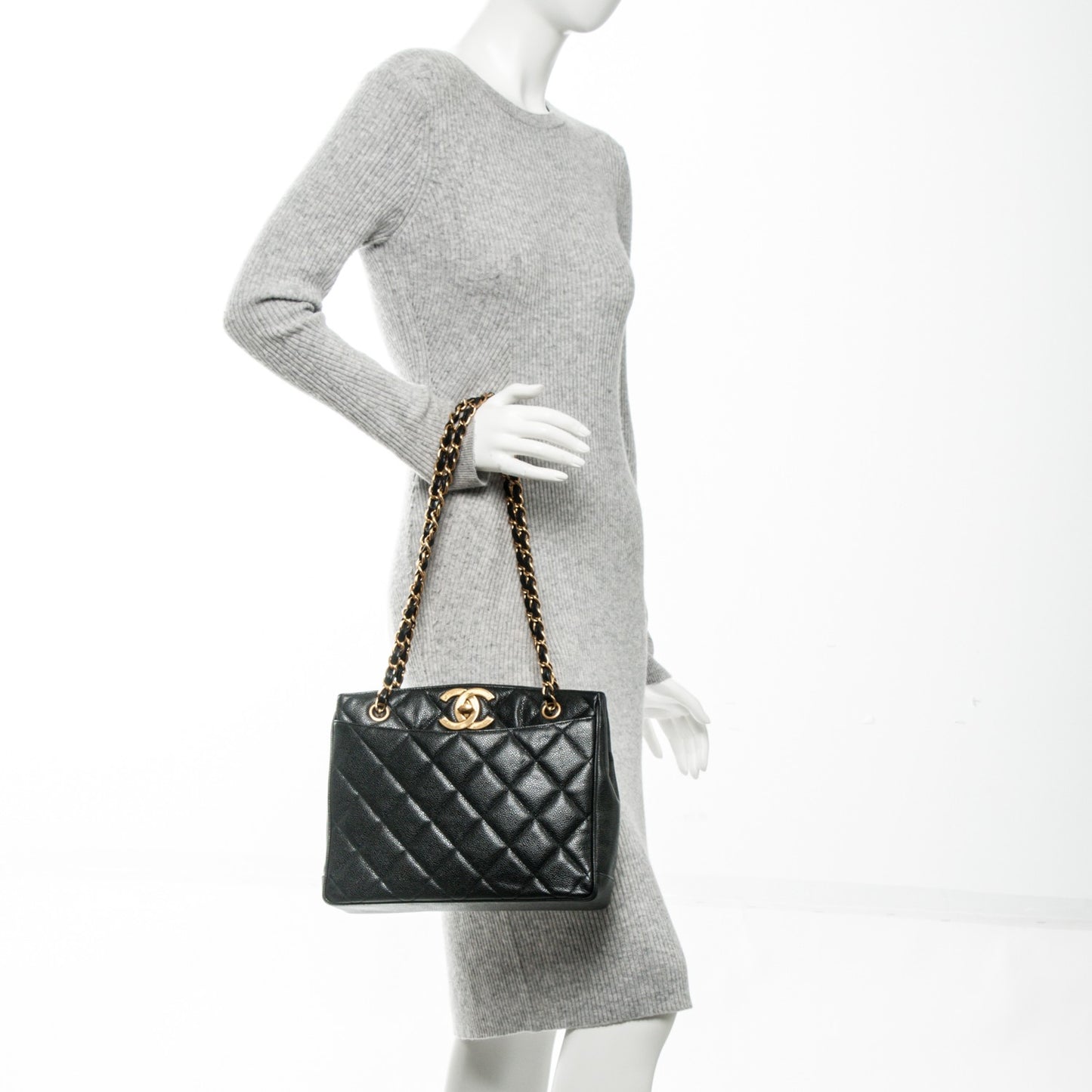 Caviar Quilted CC Shoulder Bag Black