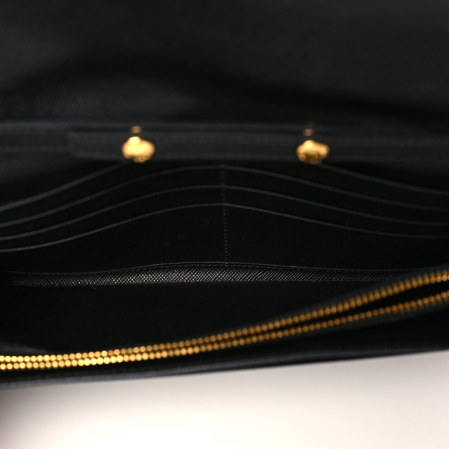 Saffiano Metal Oro Chain Wallet Black