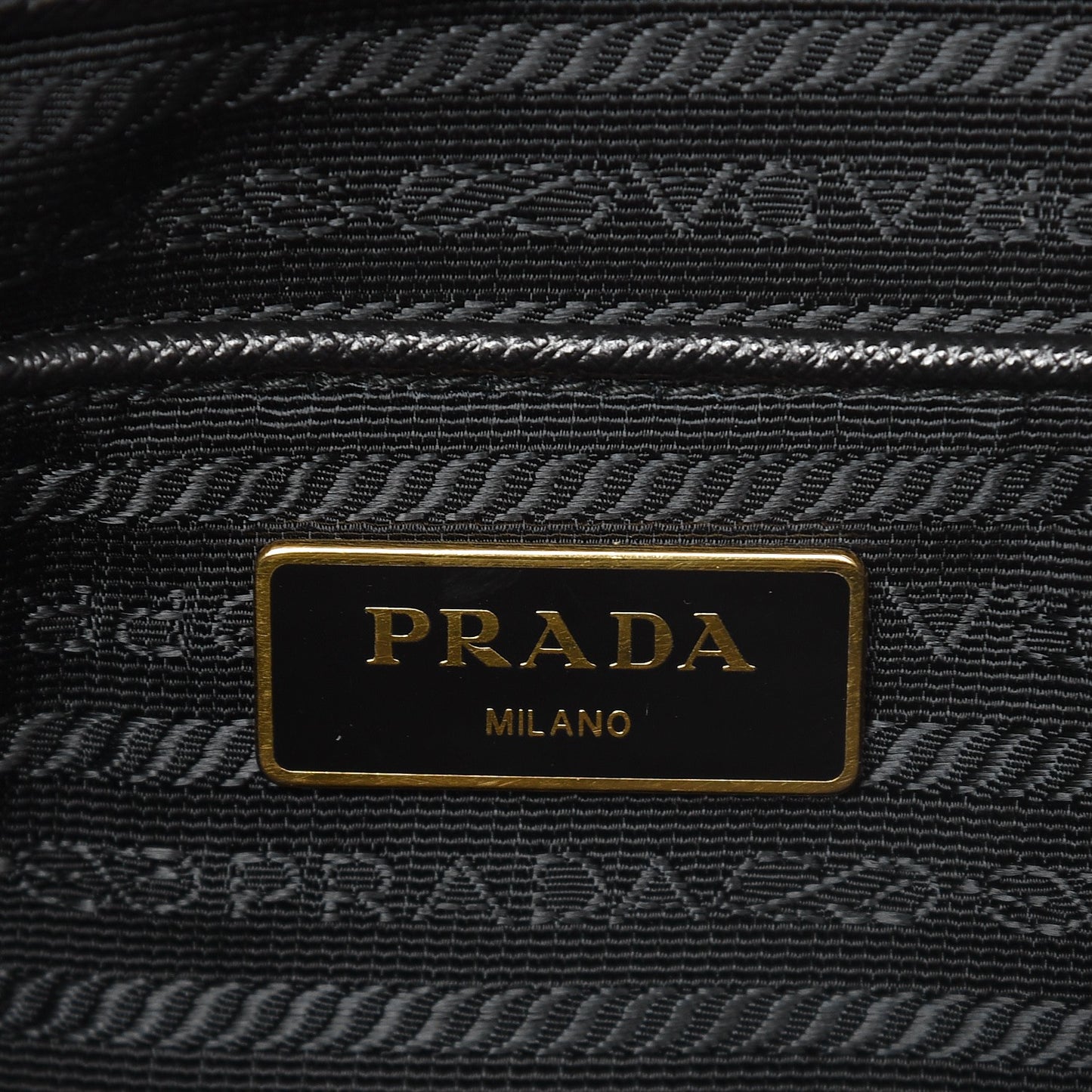 Saffiano Medium Galleria Double Zip Tote Black