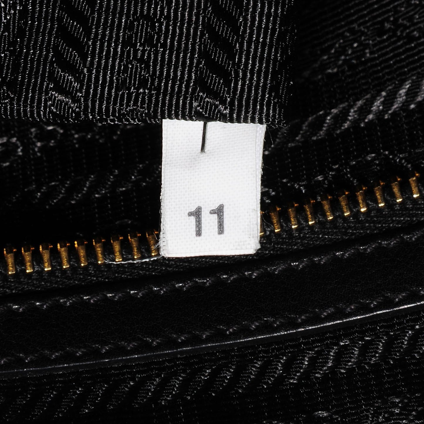 Nappa Embossed Logo Clutch Nero Black