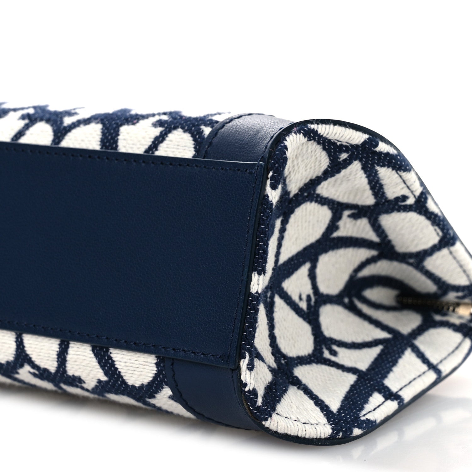 Valentino Garavani Toile Iconographe Cotton Medium Vlogo Wristlet Cosmetic Case White Worker 8 of 11