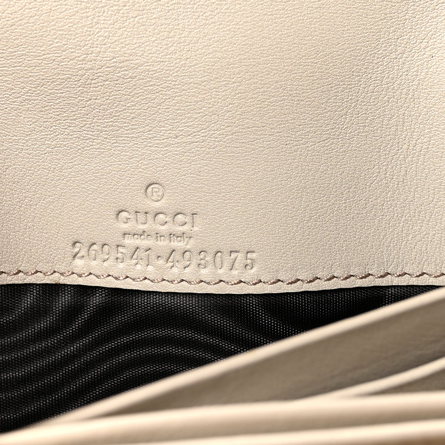 Gucci Guccissima Signature Dice Chain Wallet Off White 5 of 8
