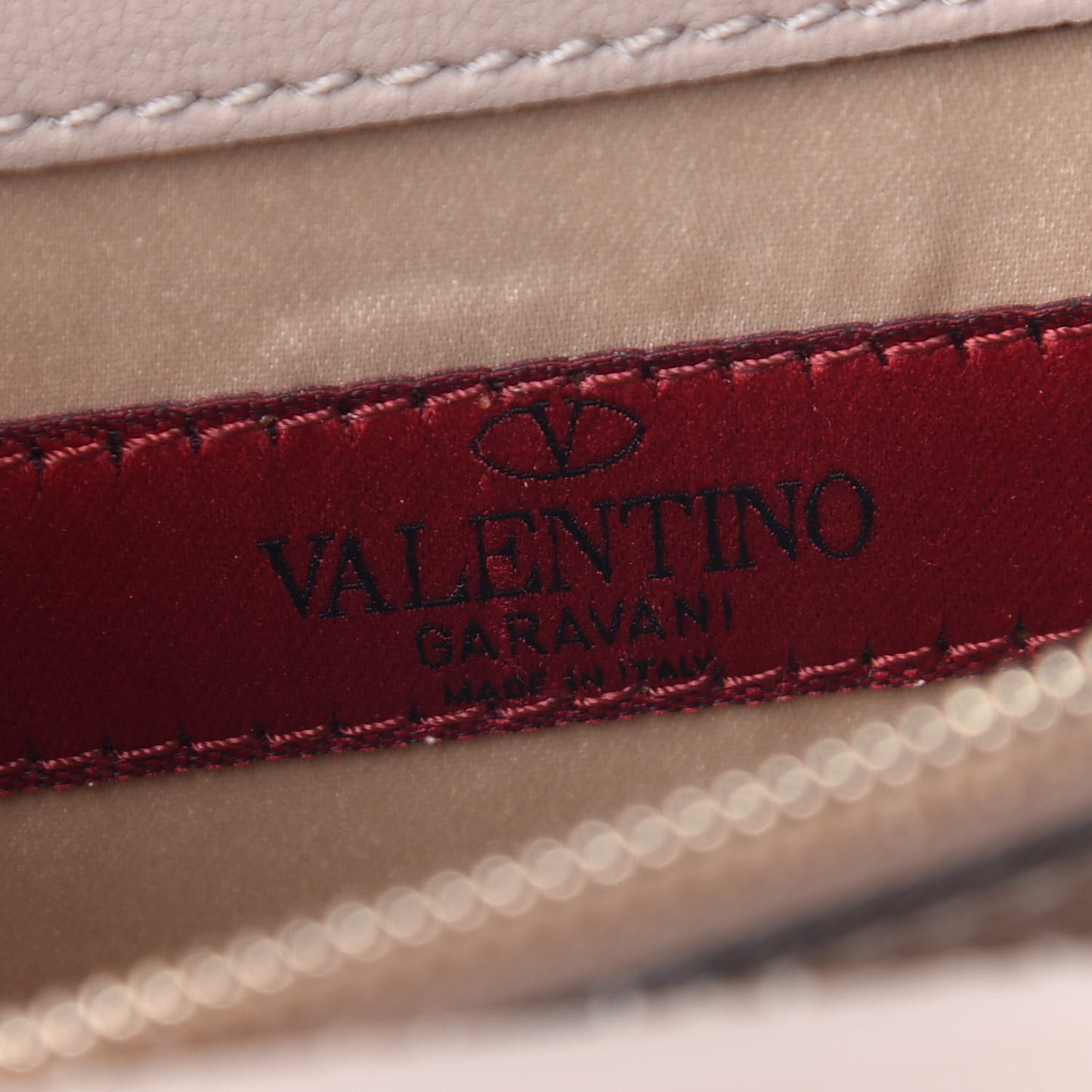 Vitello Rockstud Wallet on Chain Poudre