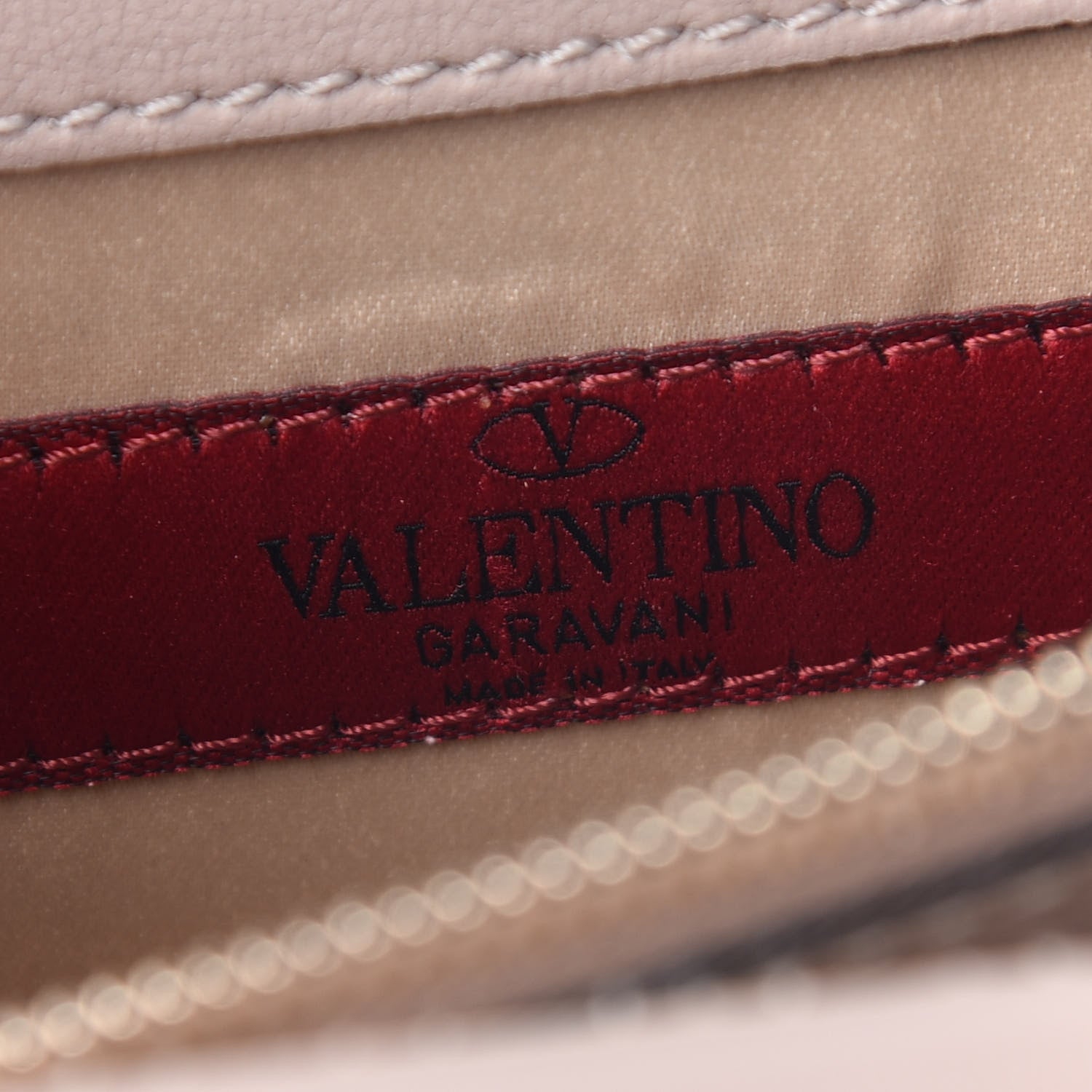 Valentino Garavani Vitello Rockstud Wallet on Chain Poudre 5 of 9