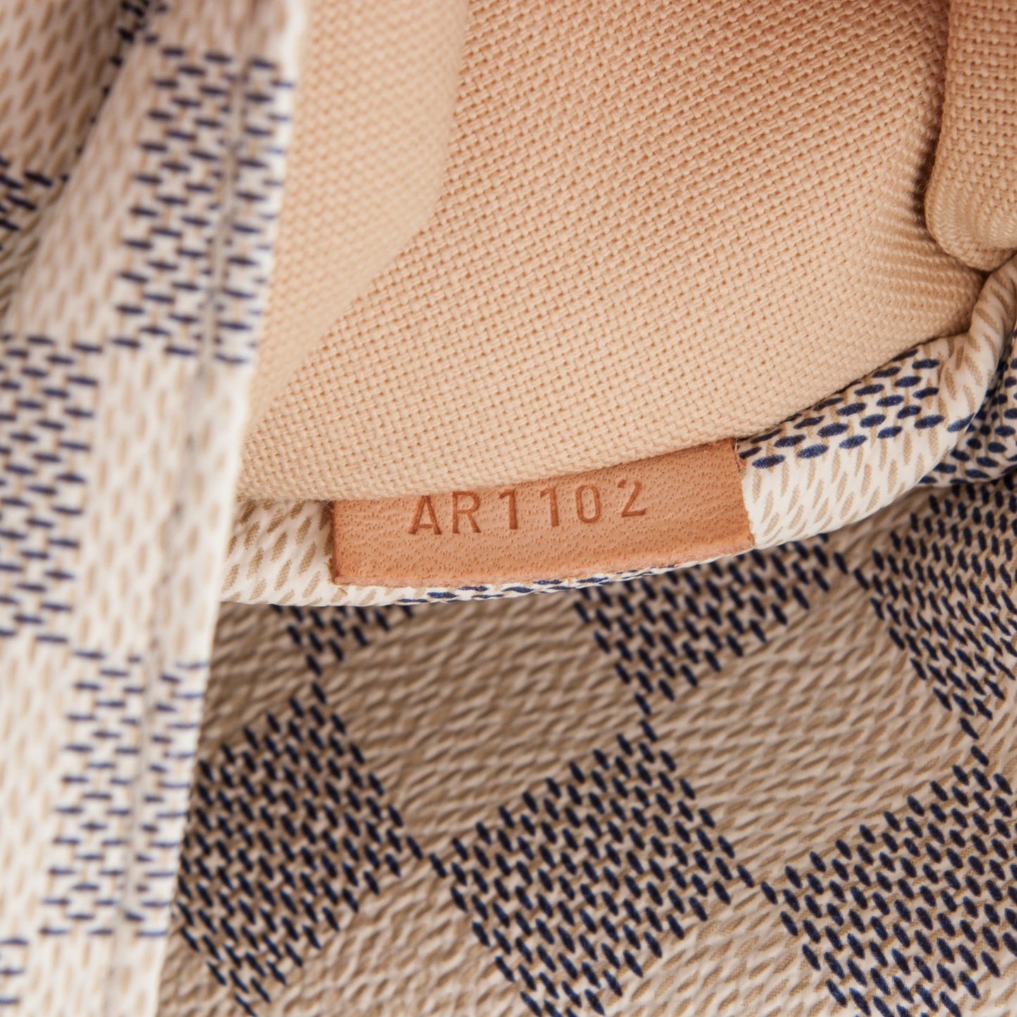 Damier Azur Totally MM