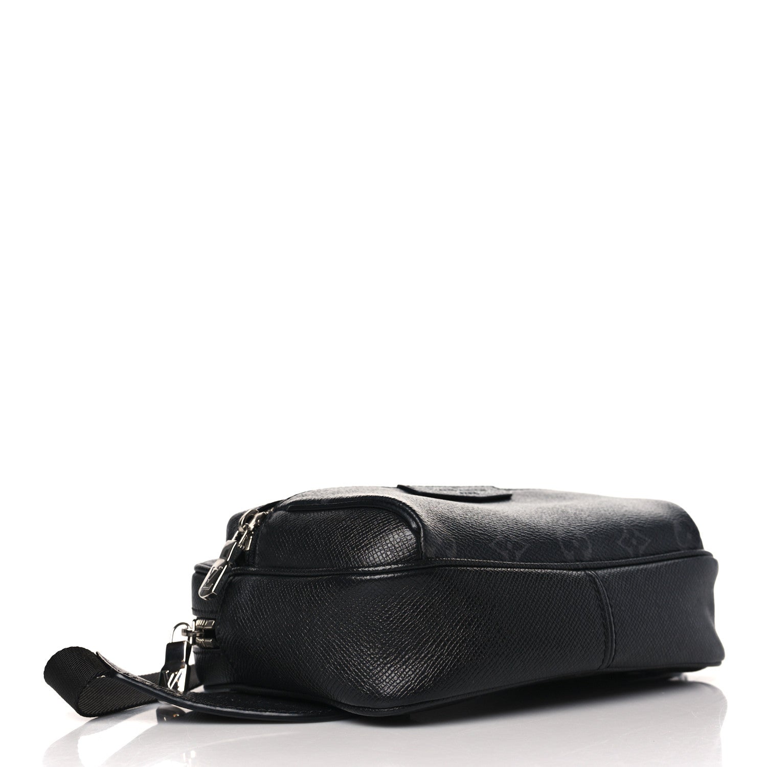 Louis Vuitton Taiga Monogram Outdoor Bumbag Black 4 of 9
