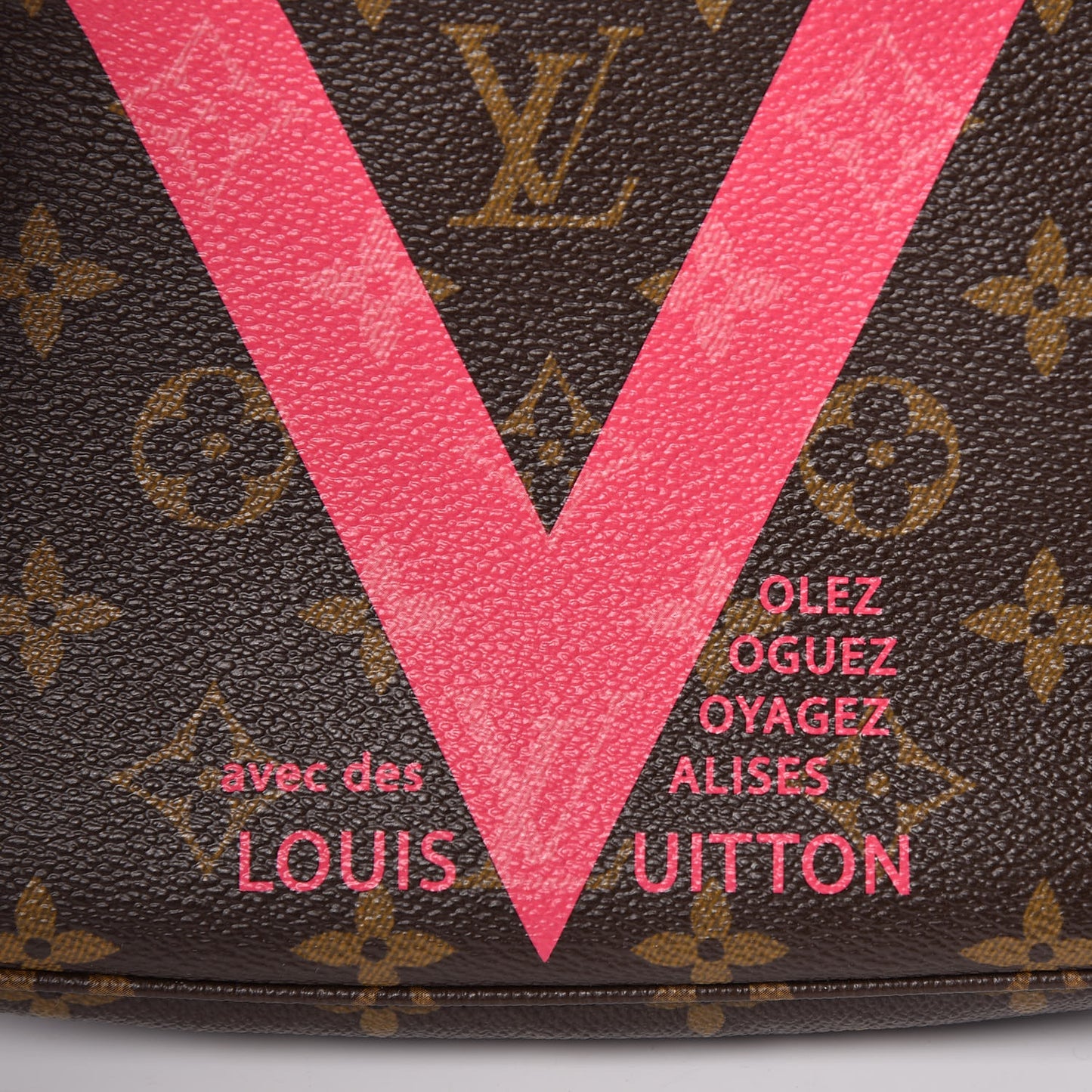 Monogram V Pochette Accessories Grenade