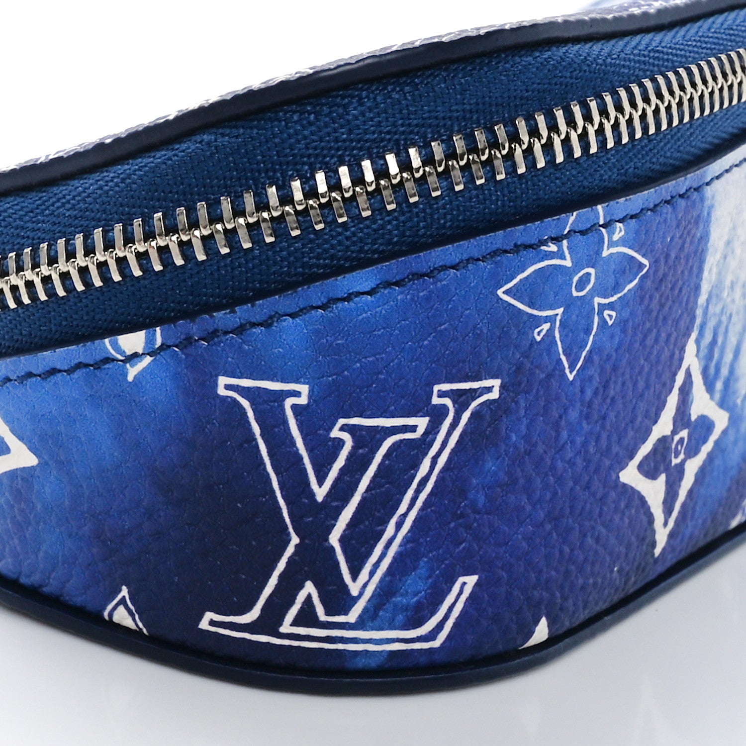 Louis Vuitton Cowhide Monogram Bandana Sunglasses Case GM Blue White 7 of 9
