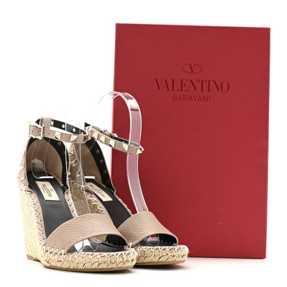 Valentino Garavani Grained Calfskin Rockstud Ankle Strap Espadrille 15/105mm Wedge Sandals 35 Poudre Natural 12 of 12
