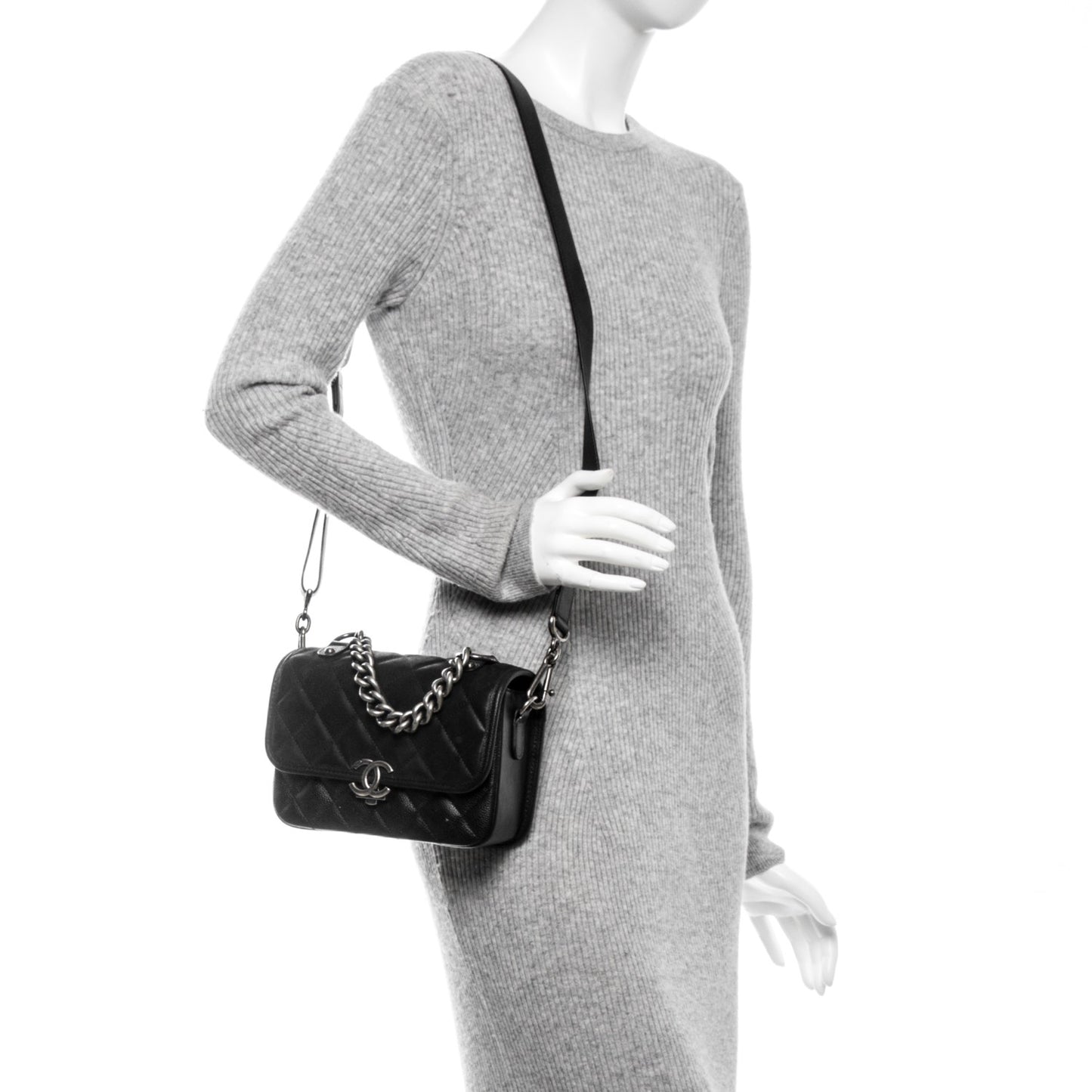 Caviar Iridescent Calfskin Quilted Small Daily Carry Messenger Black