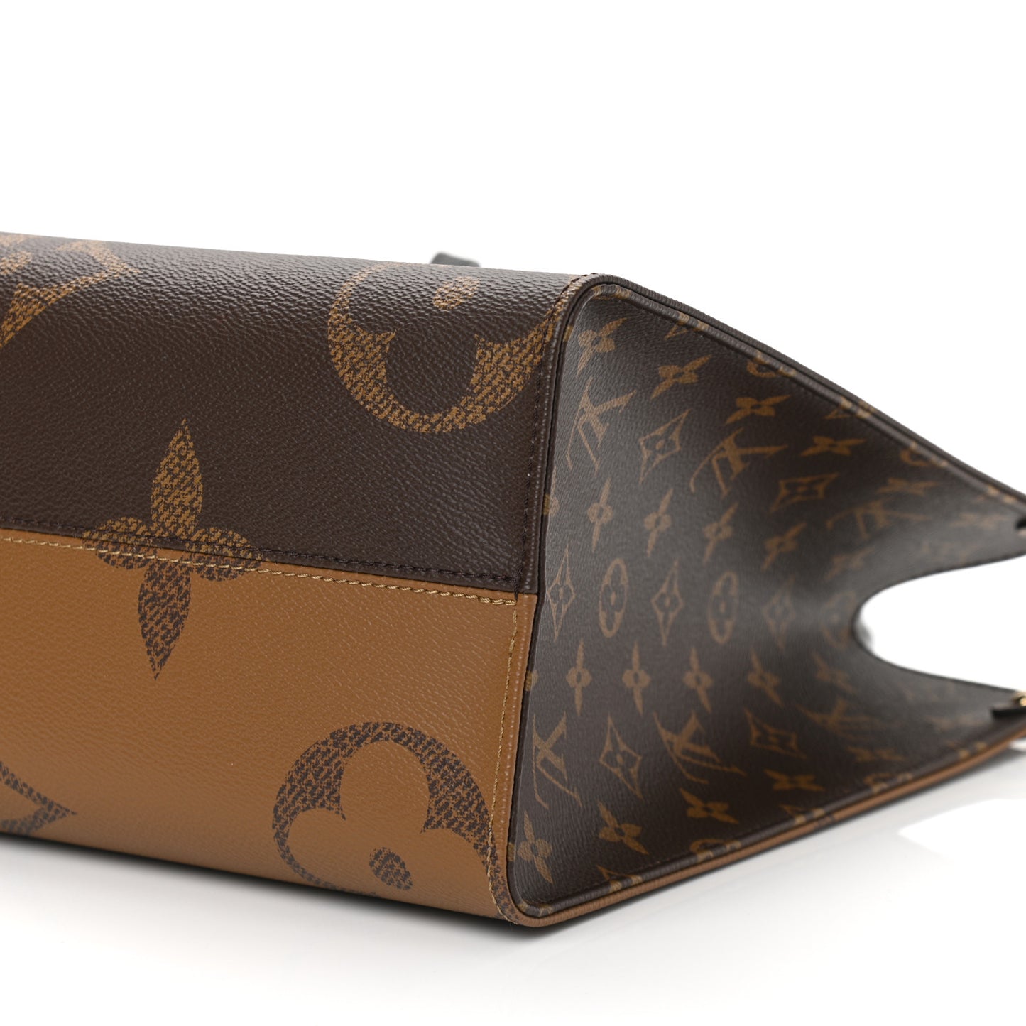 Reverse Monogram Giant Onthego MM