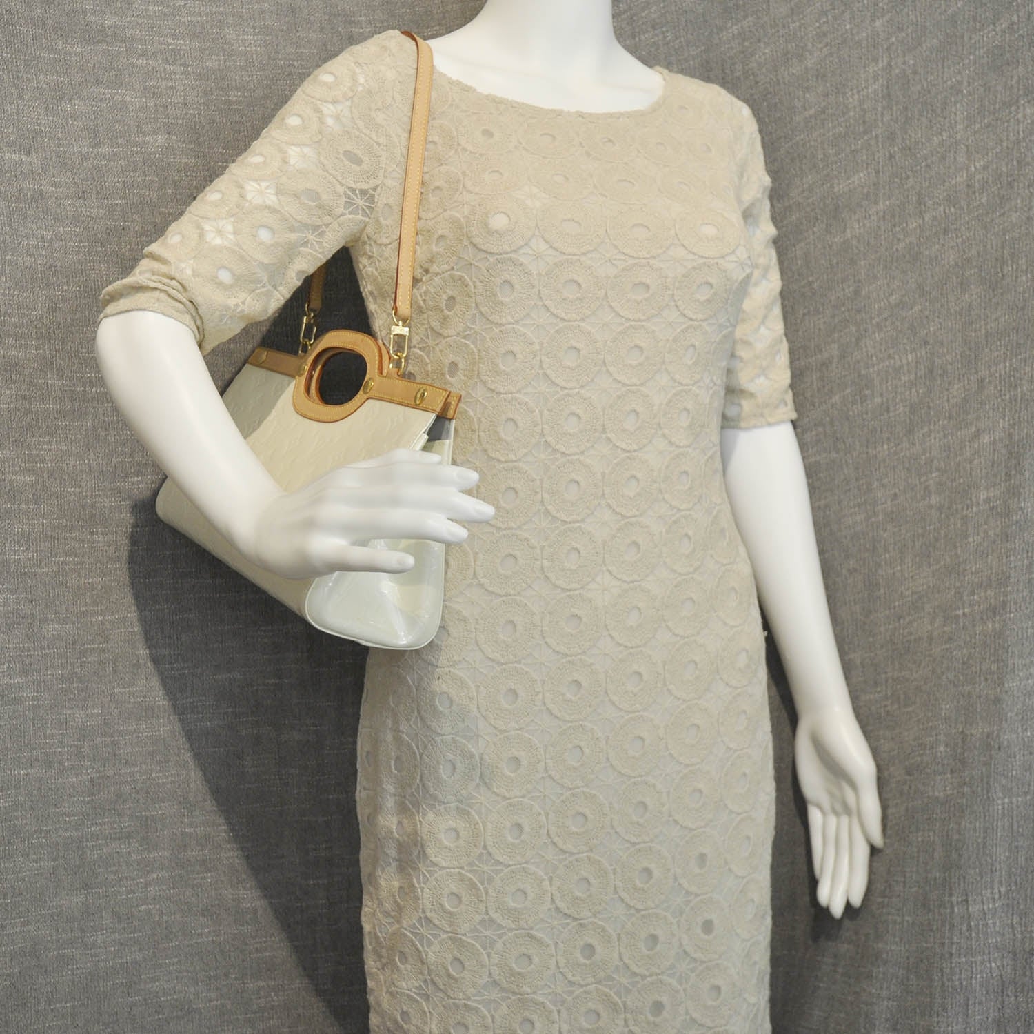 Louis Vuitton Vernis Roxbury Drive Perle 8 of 8