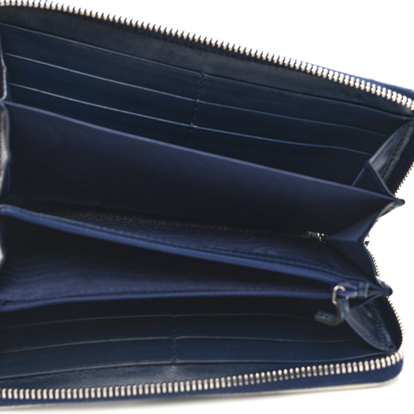 Vintage Effect Calfskin Matelasse Diagonal Torchon GG Marmont Zip Around Wallet Blue Agata Mystic White