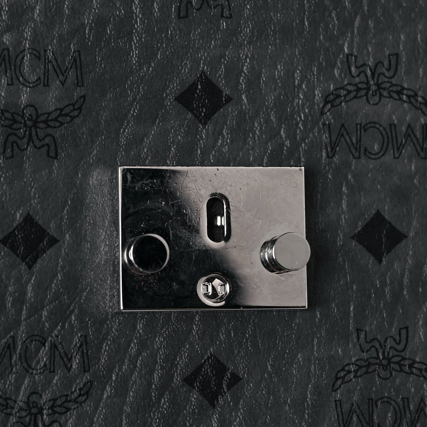 Visetos Calfskin Spot Park Avenue Medium Shoulder Bag Dark Grey Black