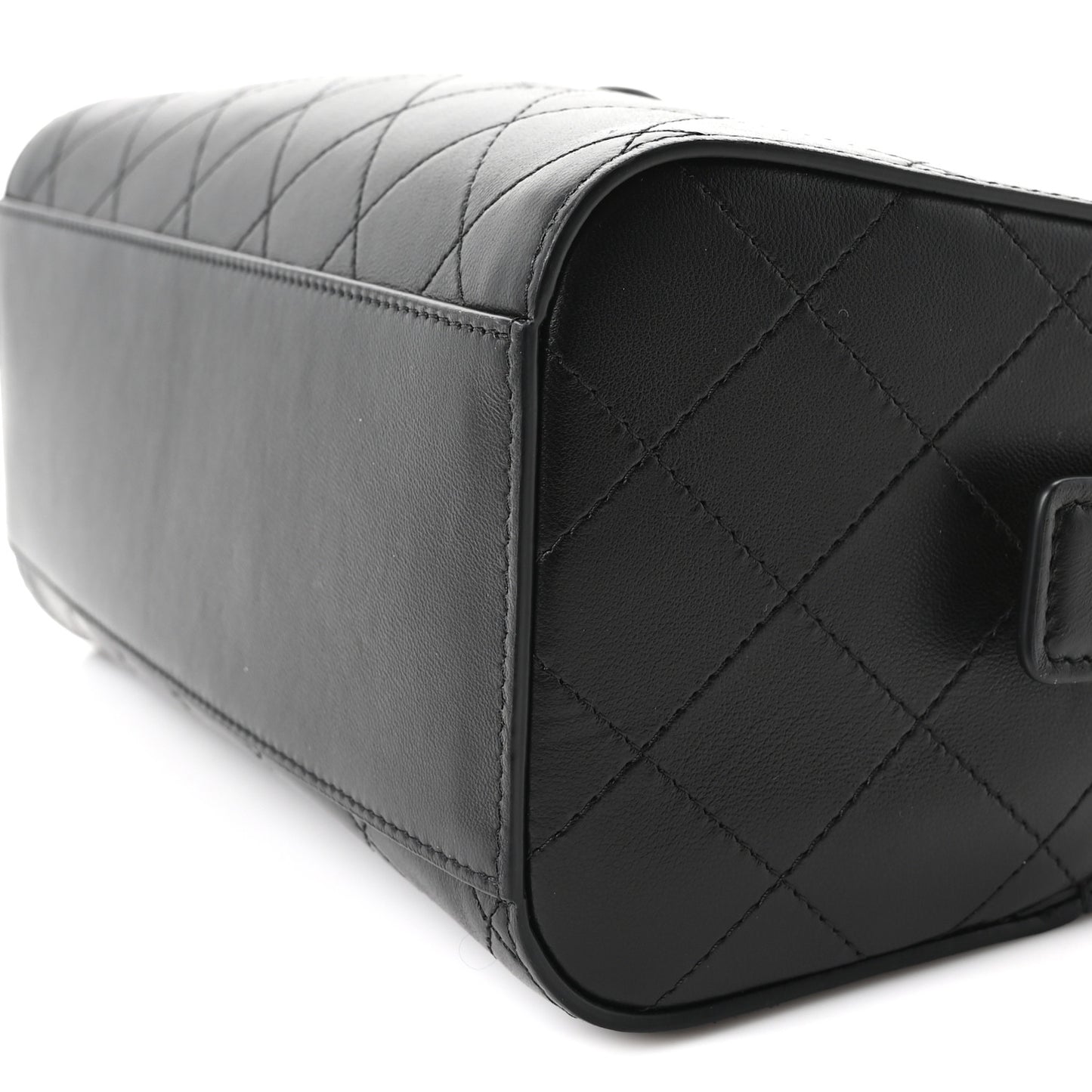 Lambskin Quilted Turn Around Clutch With Chain Black
