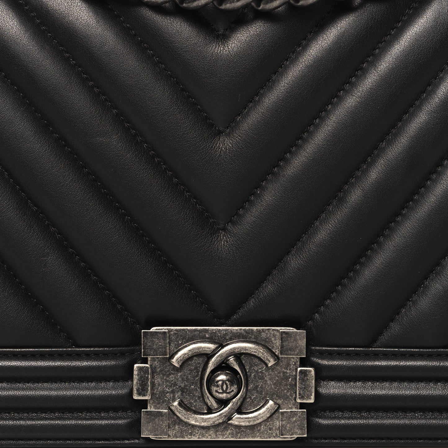 Lambskin Chevron Quilted Medium Boy Flap Black