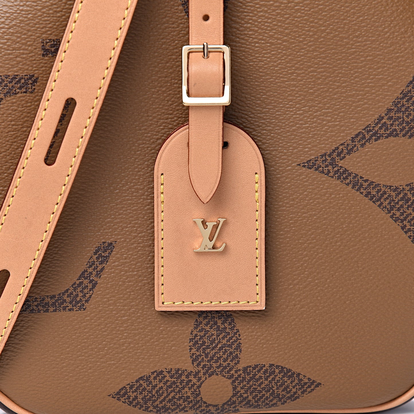 Reverse Monogram Giant Boite Chapeau Souple