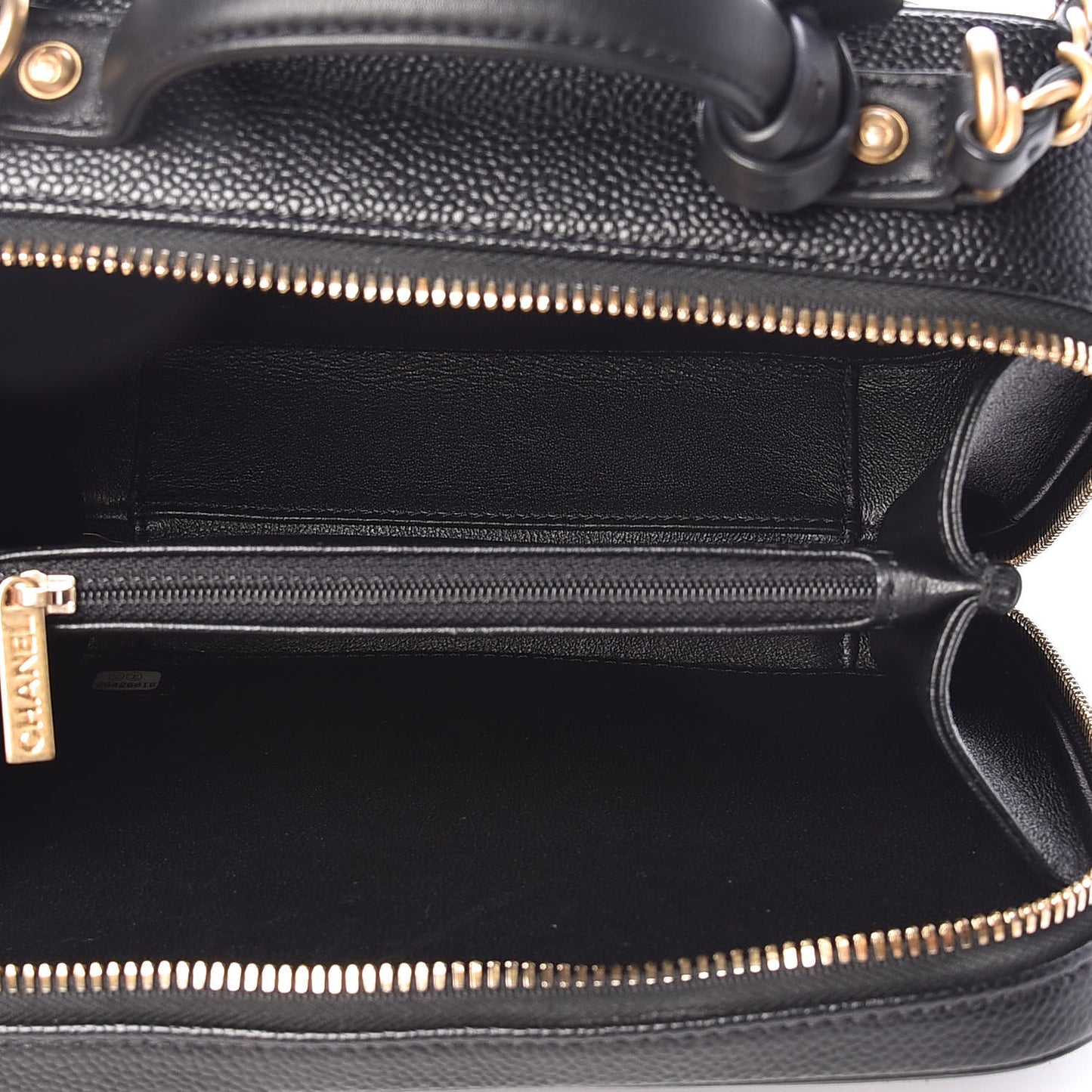 Caviar Quilted Medium CC Filigree Vanity Case Black