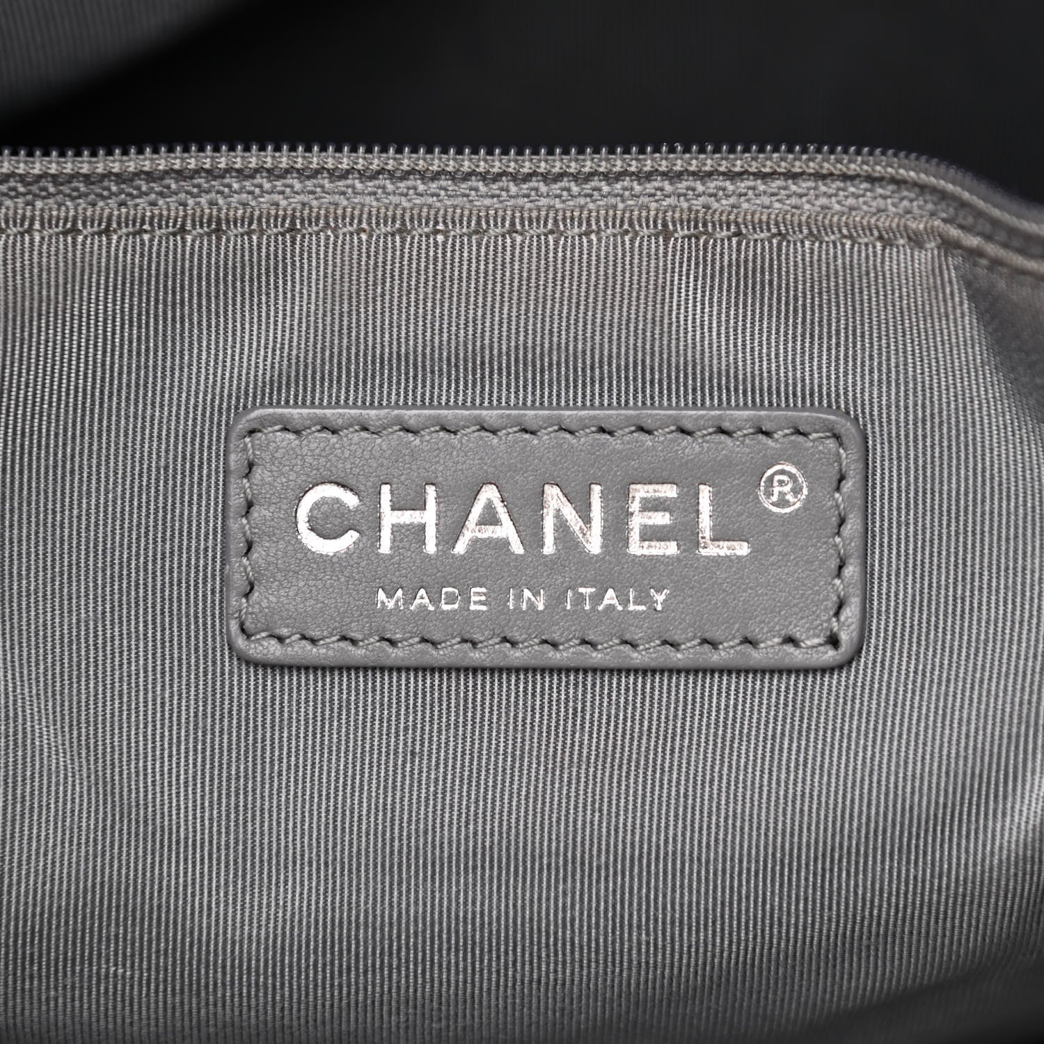 Chanel Caviar Quilted Chain Drawstring Hobo Red 5 of 9